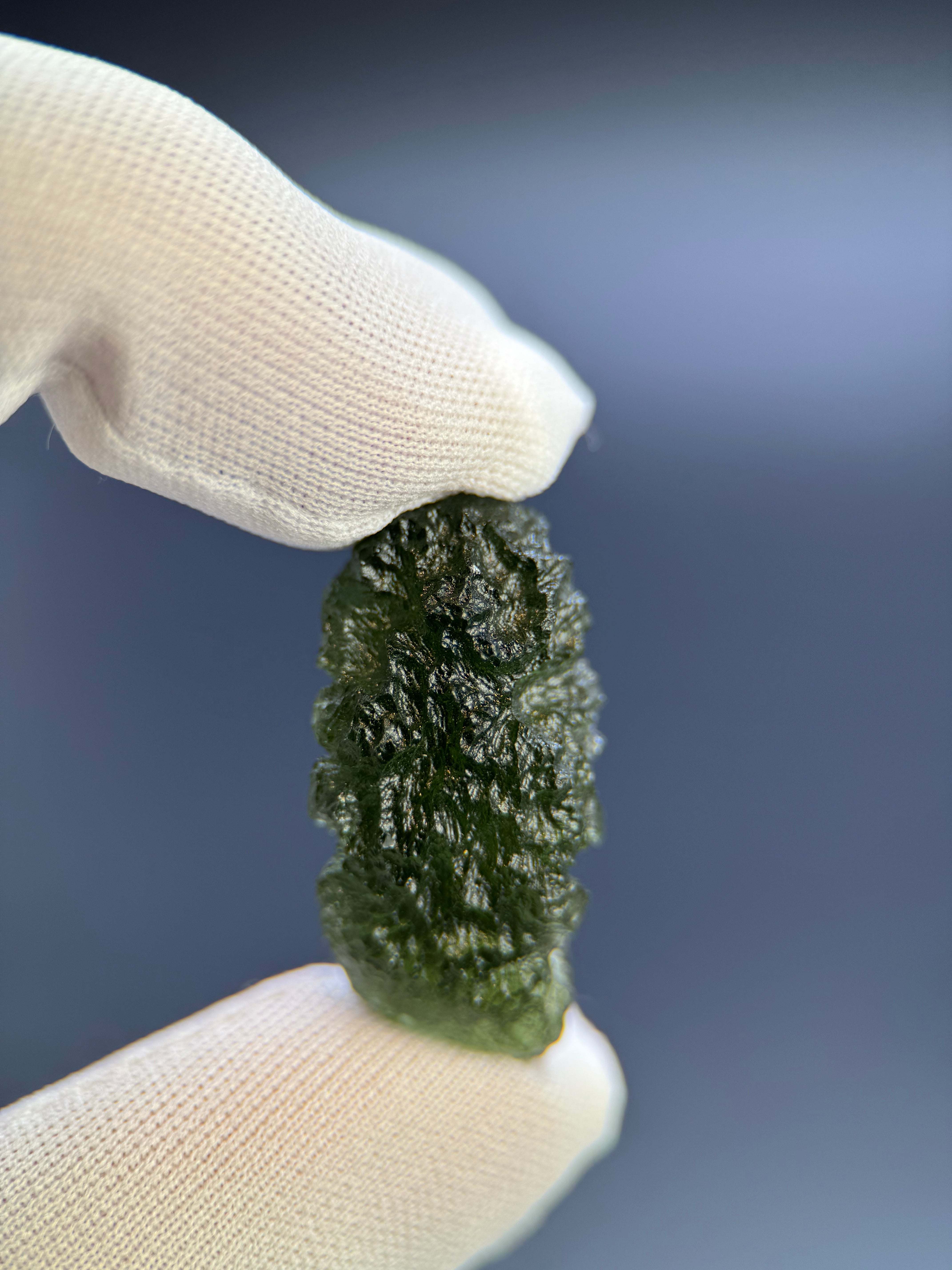 RAW MOLDAVITE, CZECH REPUBLIC. 5,43 GRAMS.