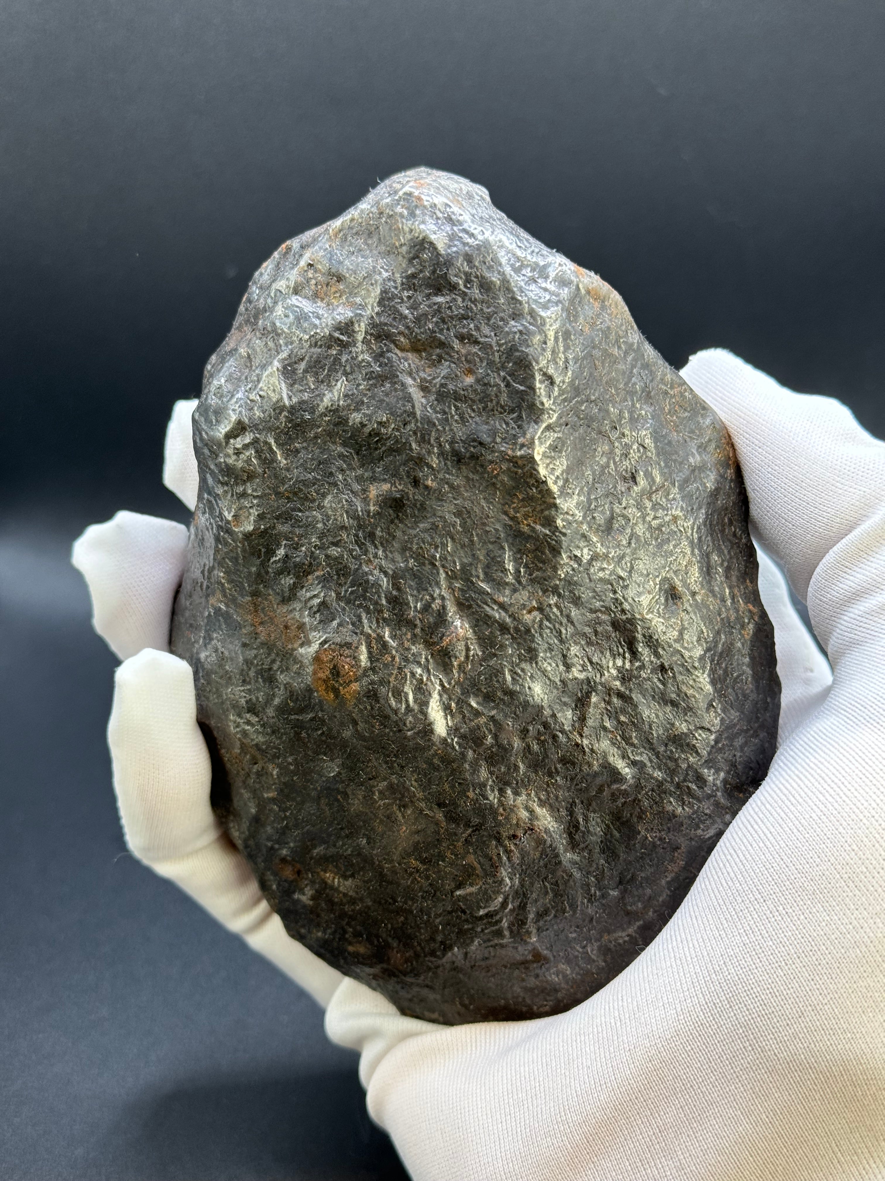 MUONIONALUSTA METEORITE, SWEDEN. FULL METEORITE 1711 grams.