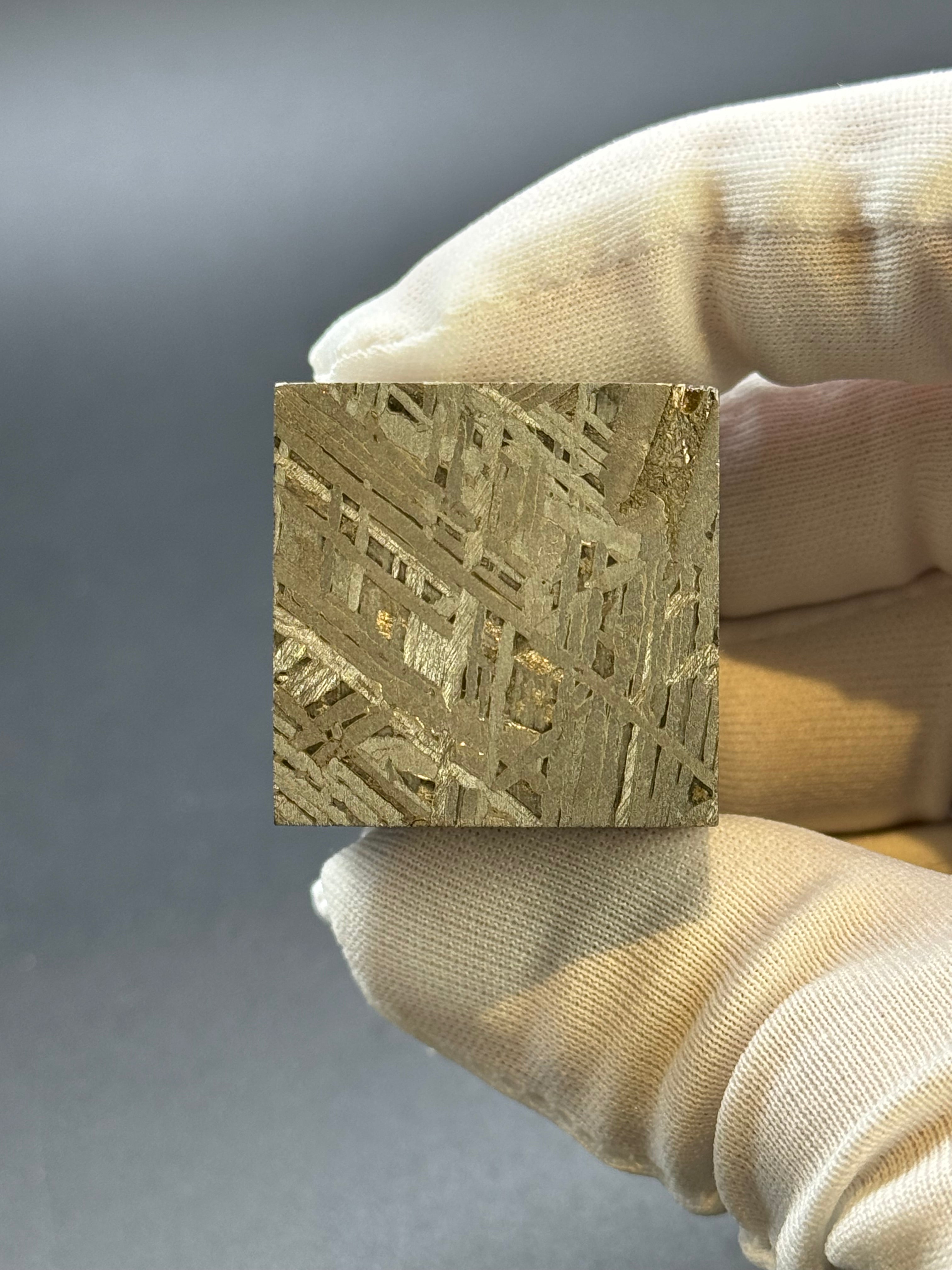 ALETAI, GOBI DESERT, CHINA. 190 GRAMS CUBE.