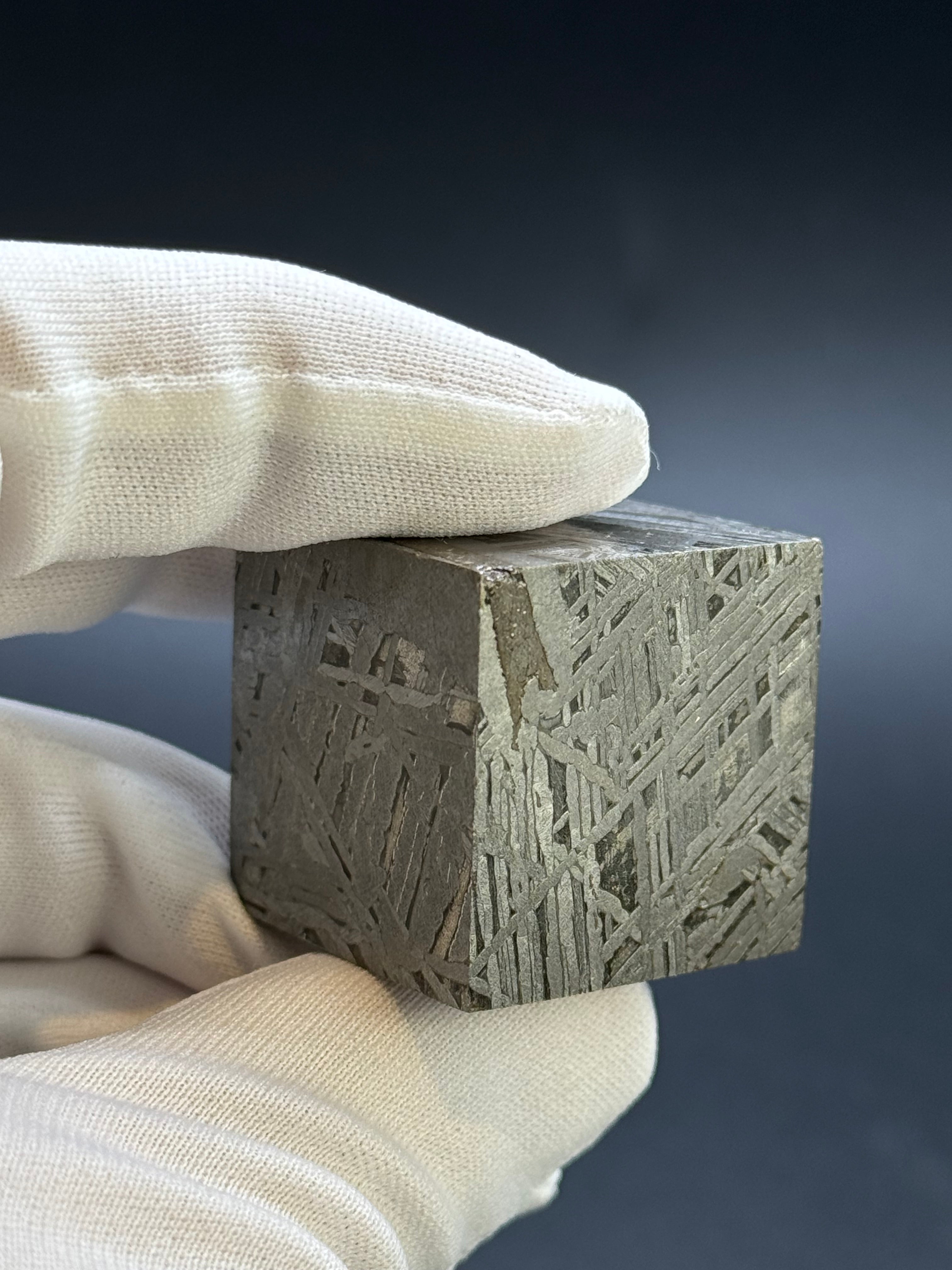 ALETAI, GOBI DESERT, CHINA. 200 GRAMS CUBE.