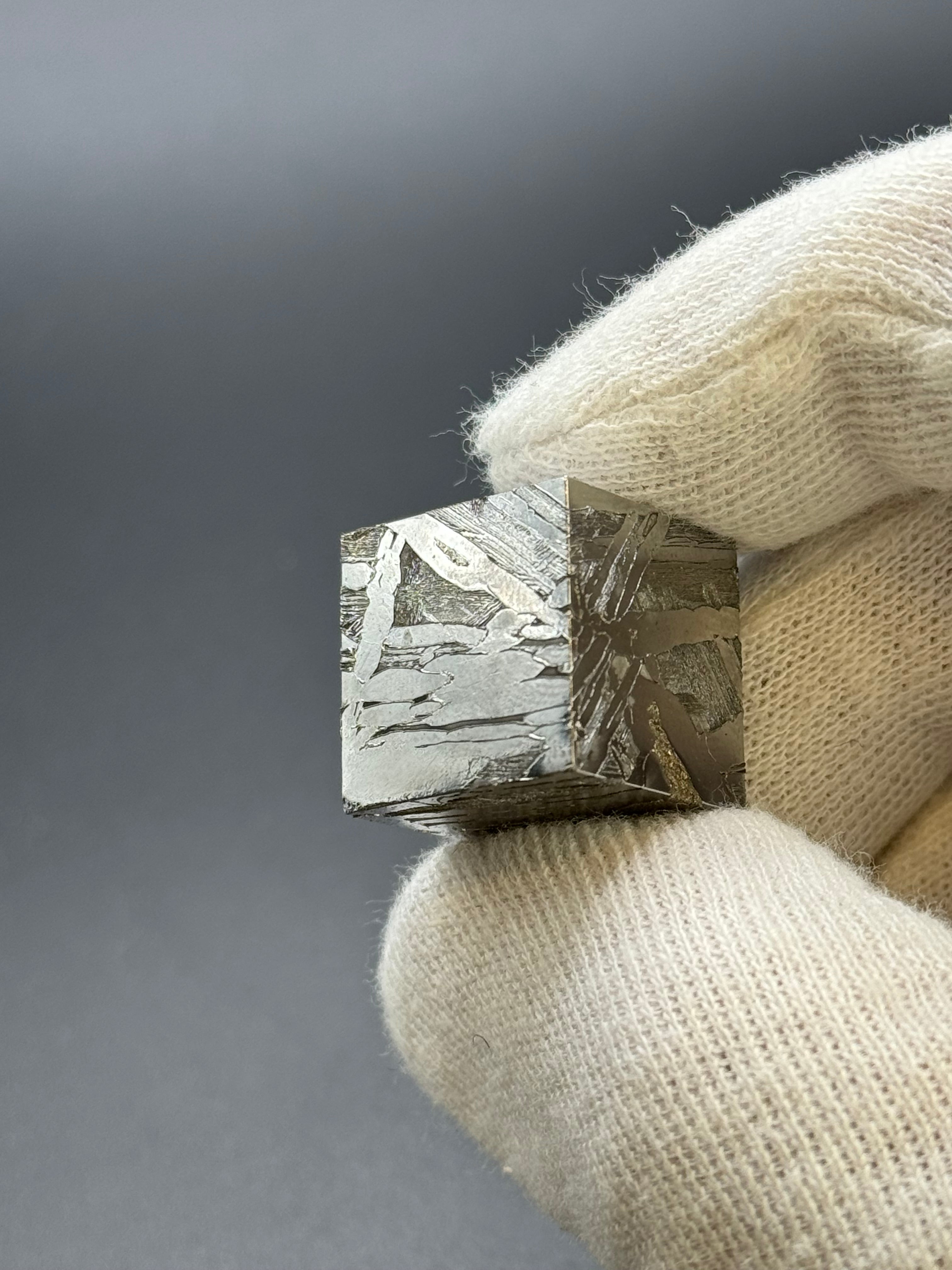 SEYMCHAN METEORITE, MAGADAN REGION, RUSSIA. 52 GRAMS CUBE.