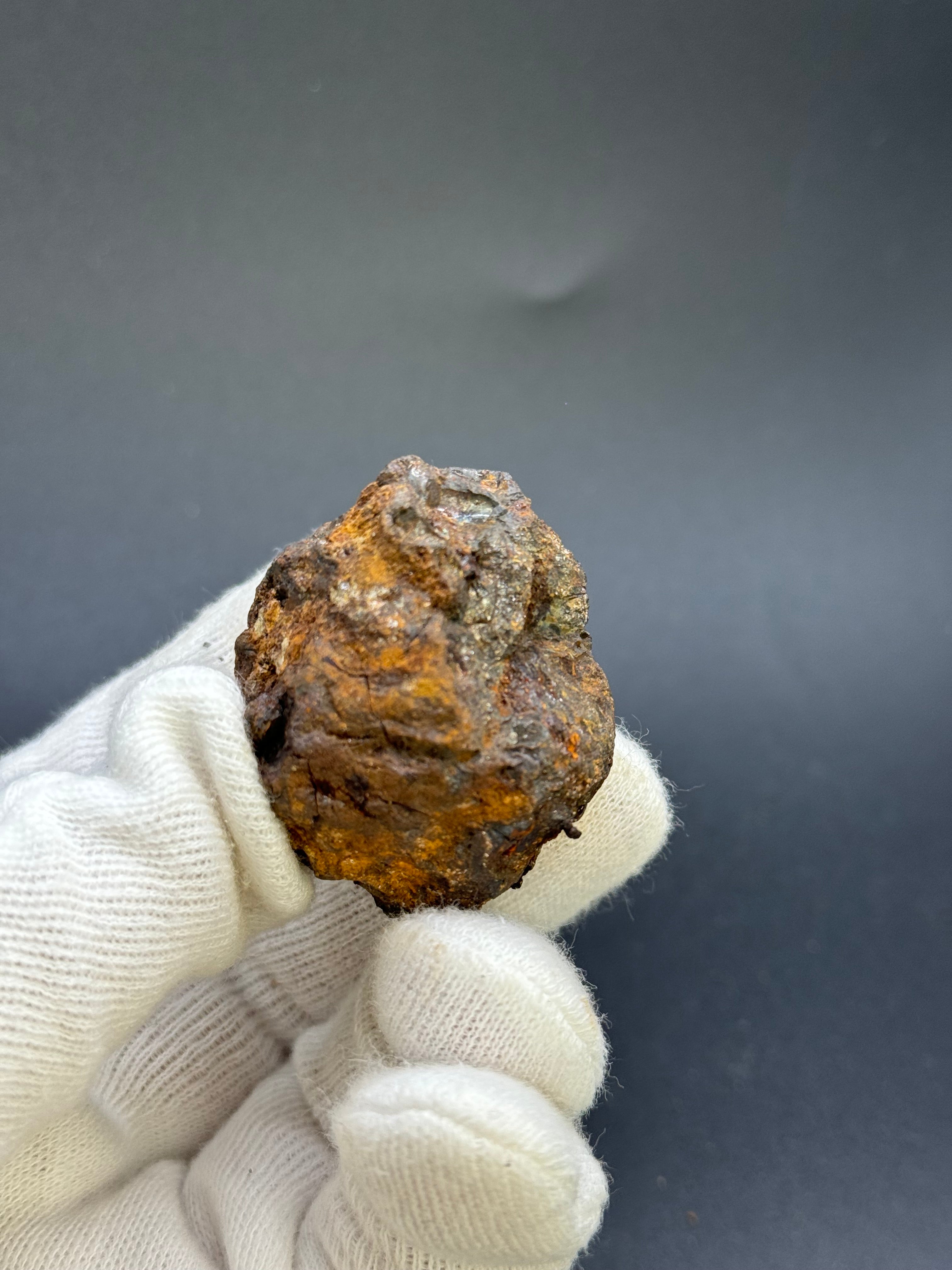 SERICHO PALLASITE METEORITE, KENYA. 107,25 GRAMS FULL METEORITE.