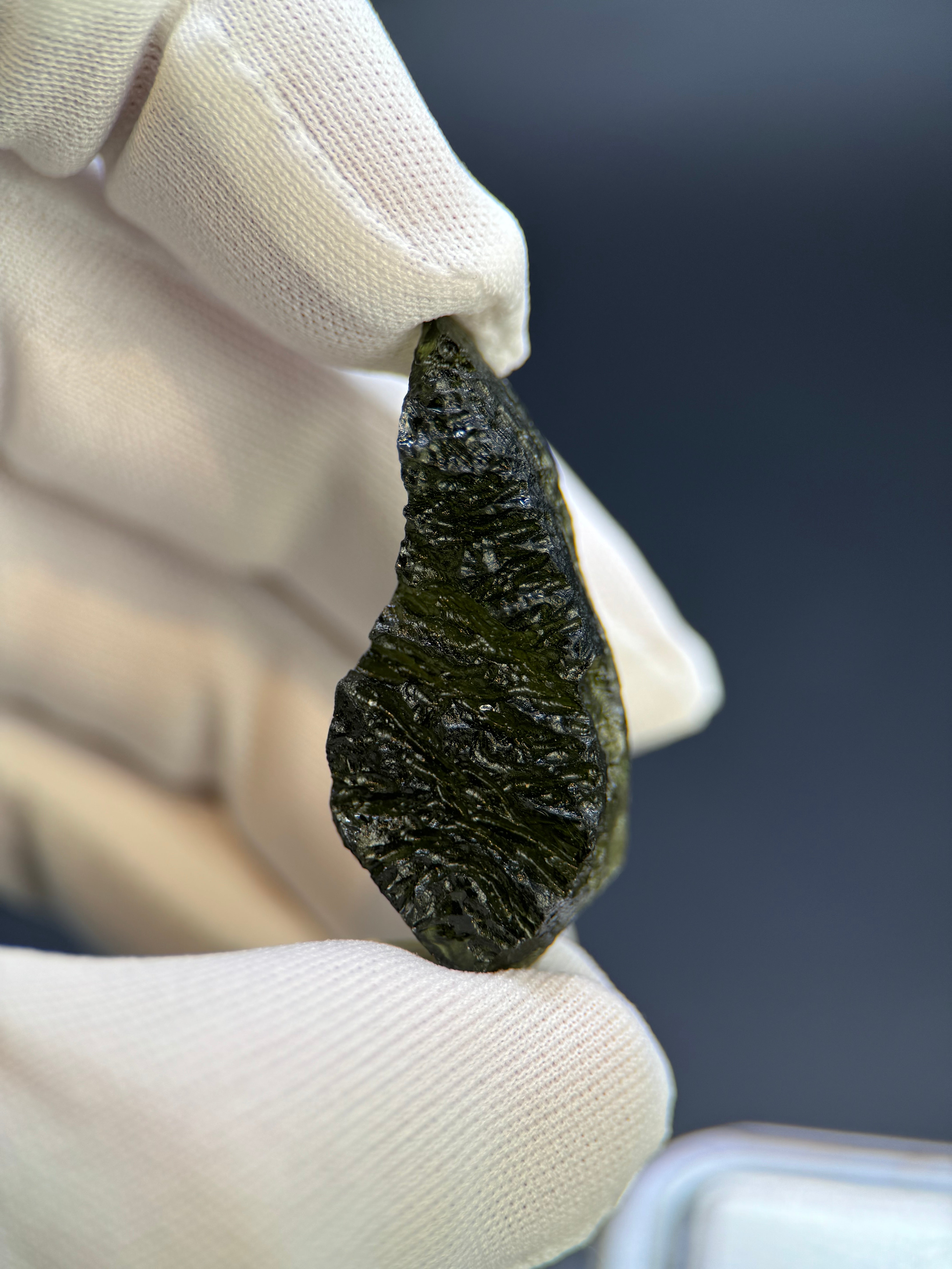 RAW MOLDAVITE, CZECH REPUBLIC. 9,13 GRAMS.