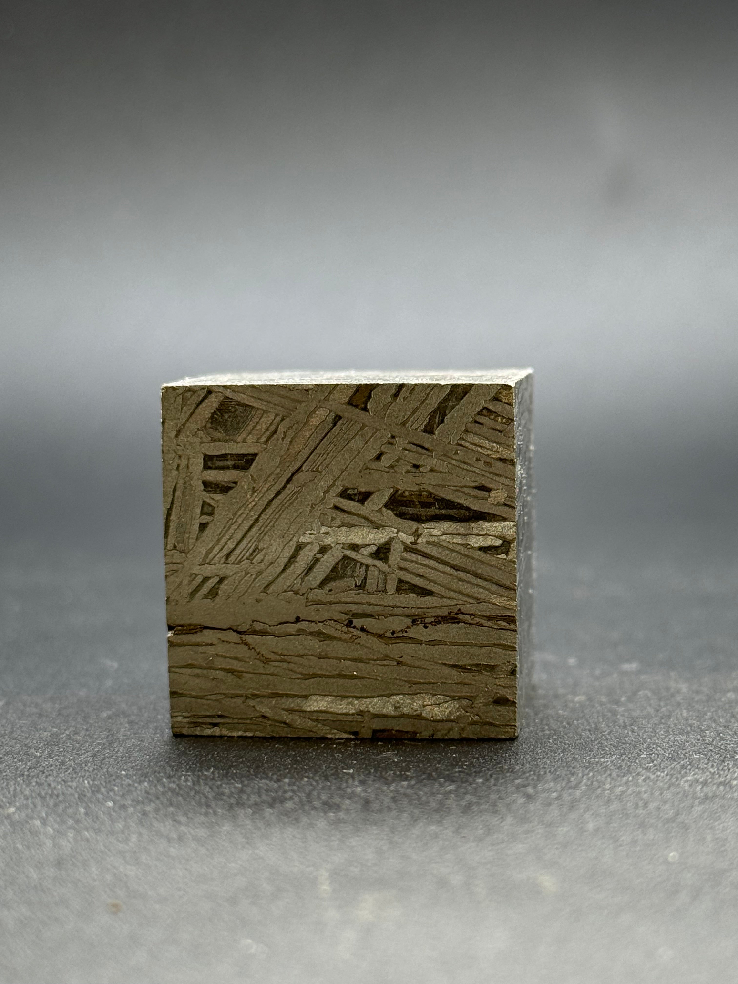 ALETAI, GOBI DESERT, CHINA. 200 GRAMS CUBE.