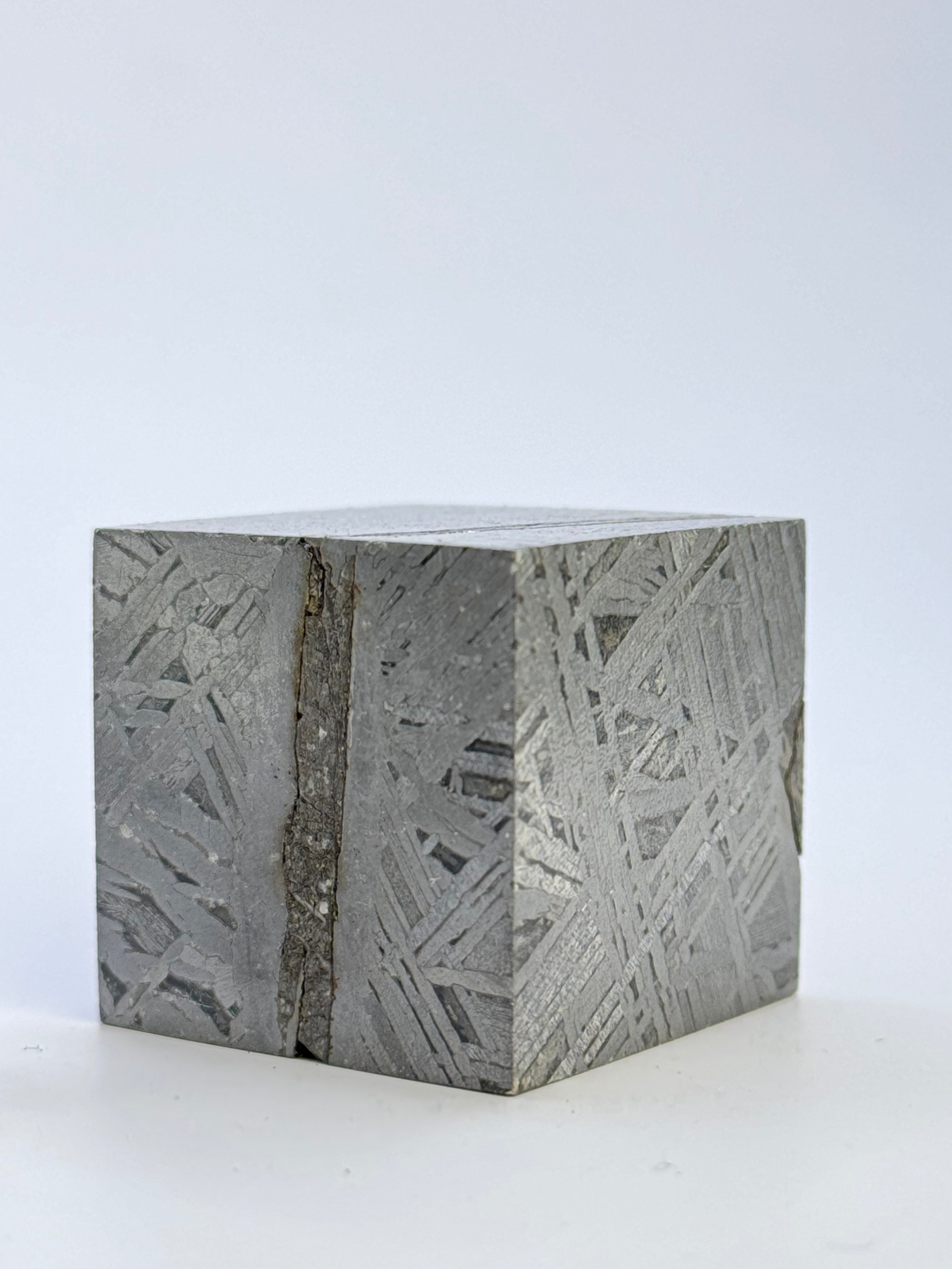 Aletai Meteorite, Gobi Desert, China. 191,97 grams Cube.