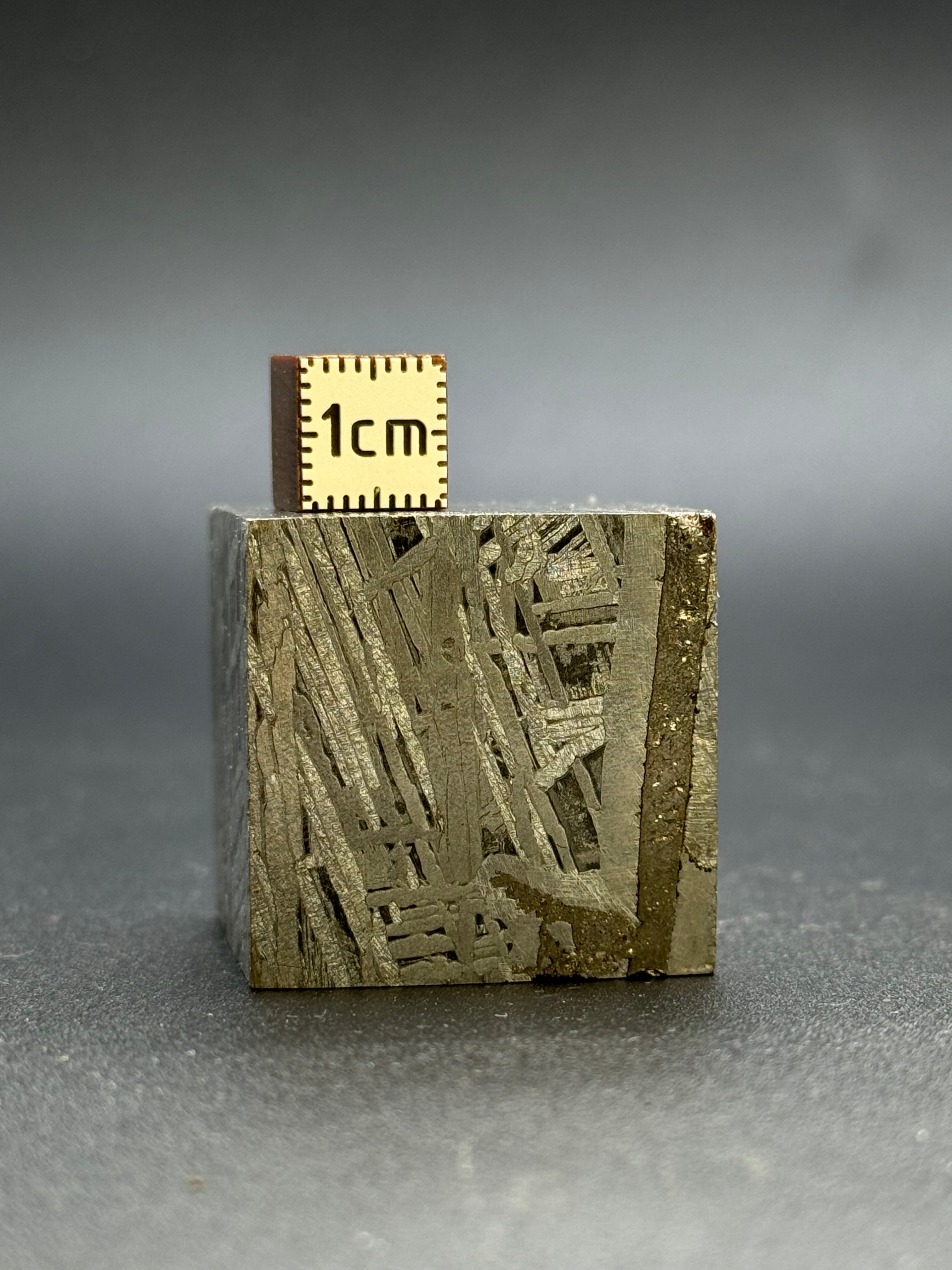 ALETAI, GOBI DESERT, CHINA. 200 GRAMS CUBE.