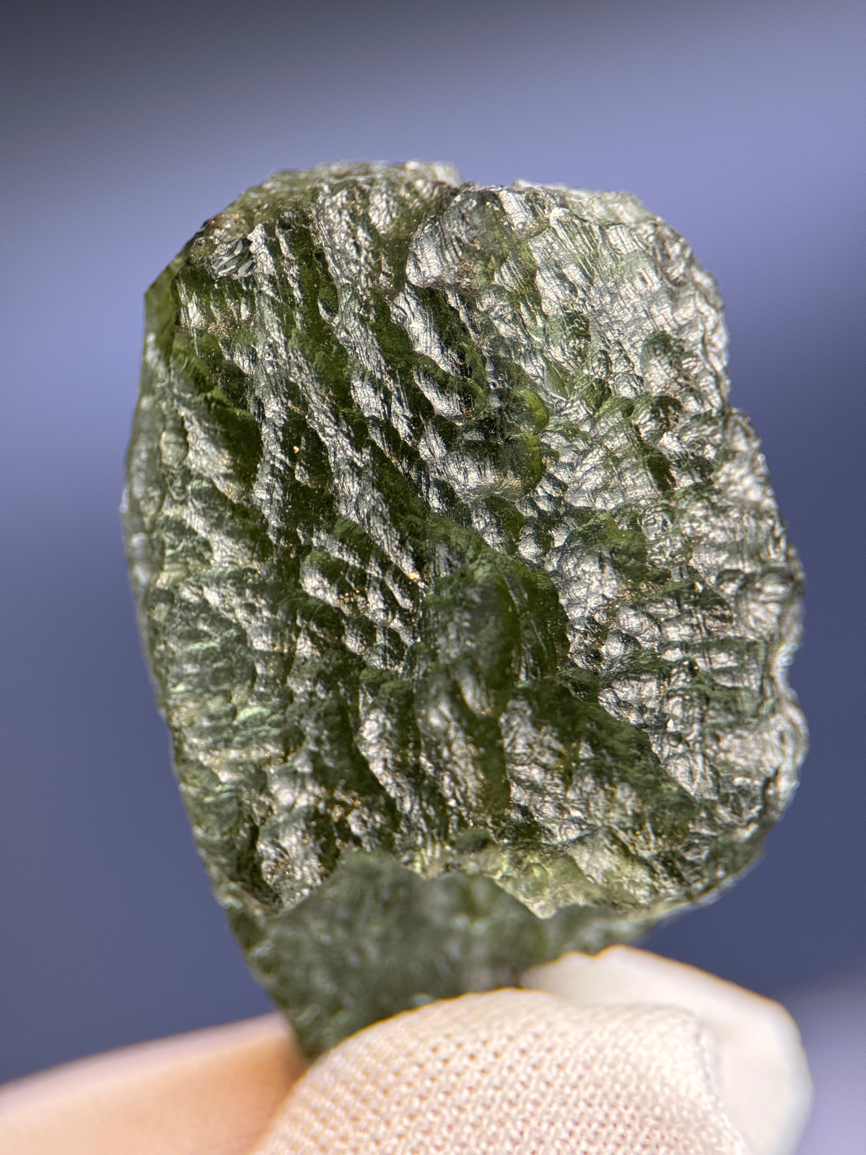 RAW MOLDAVITE, CZECH REPUBLIC. 8,52 GRAMS.