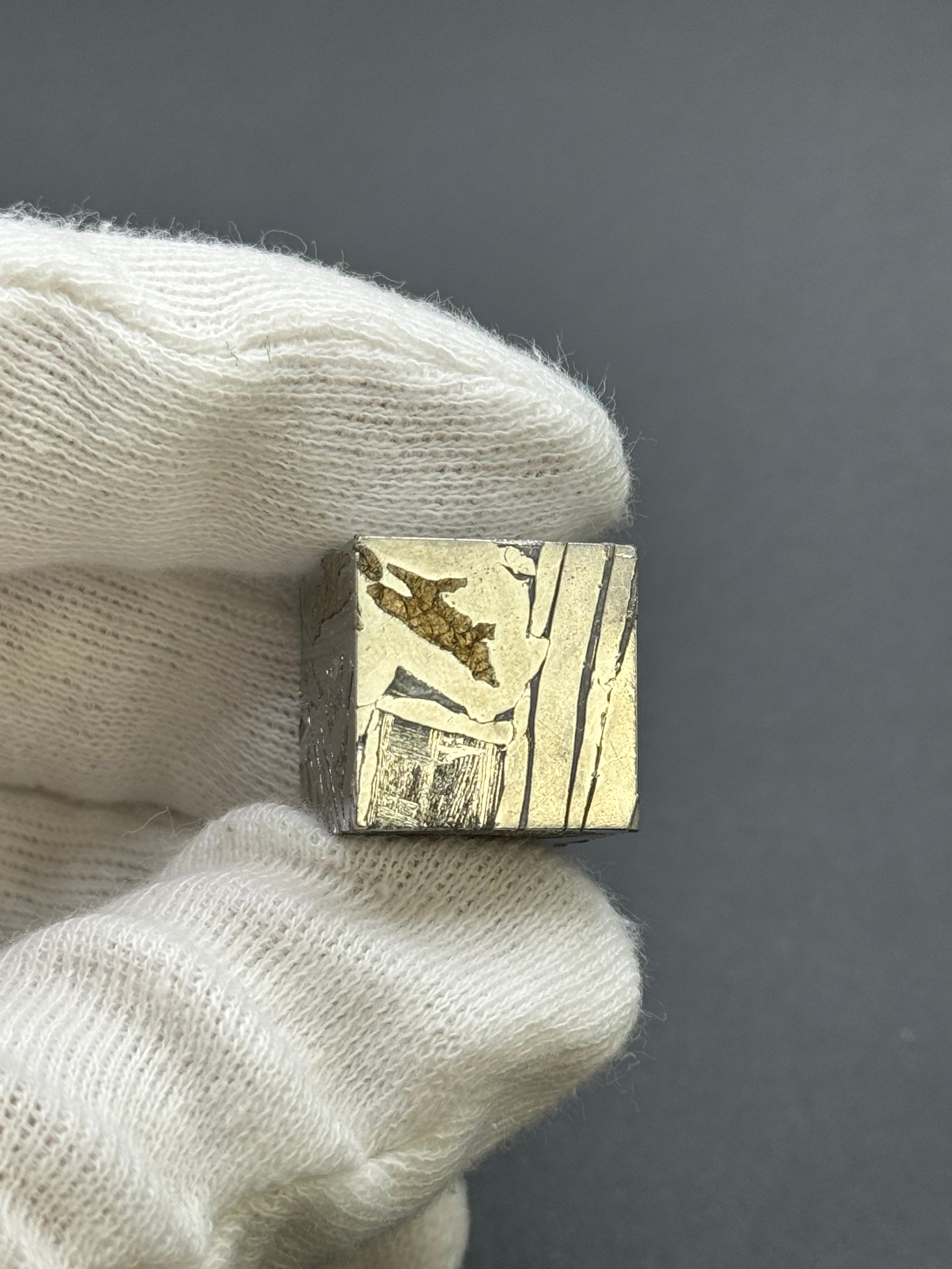 SEYMCHAN METEORITE, MAGADAN REGION, RUSSIA. 52 GRAMS CUBE.