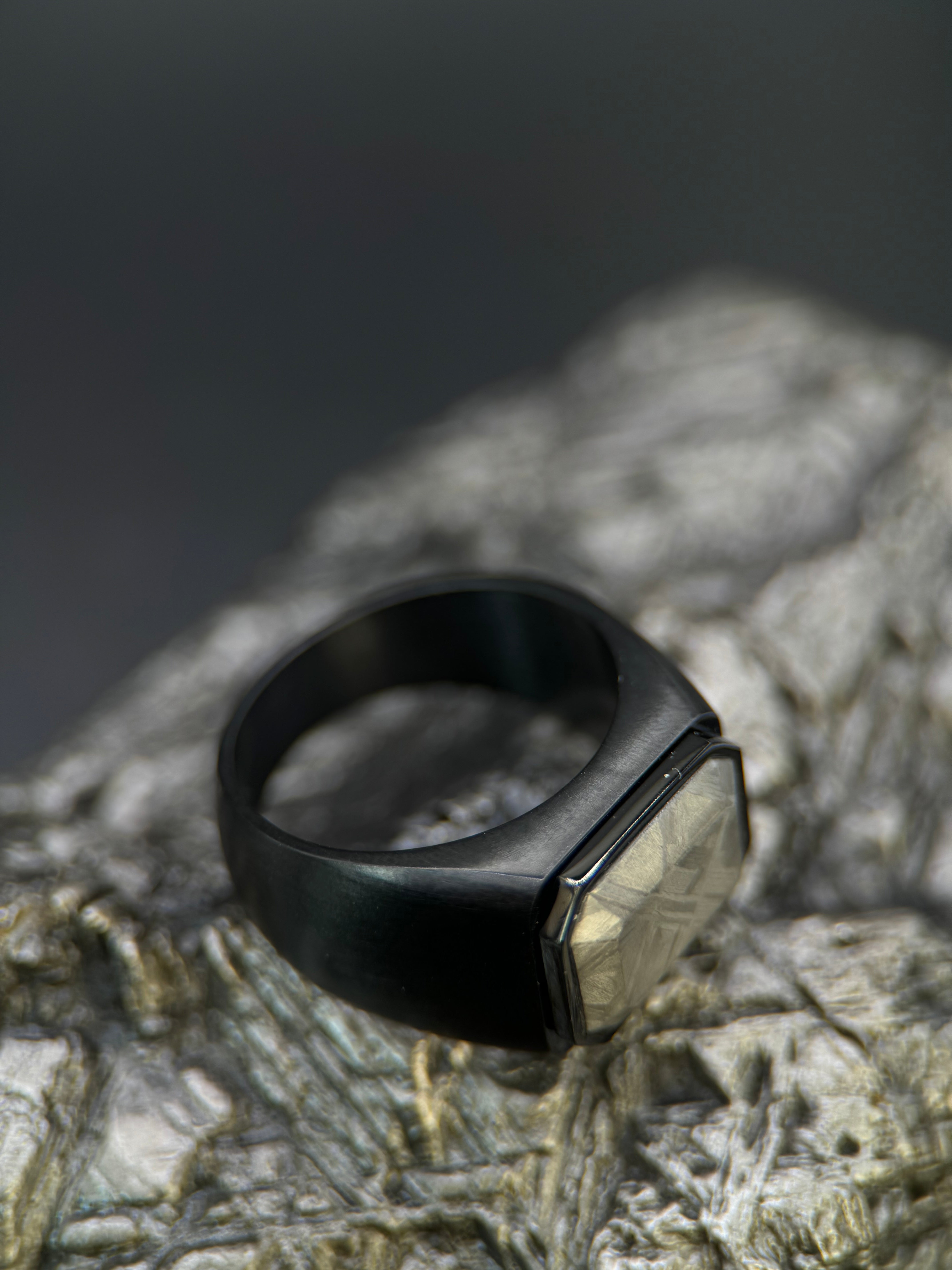 Muonionalusta meteorite Signet ring