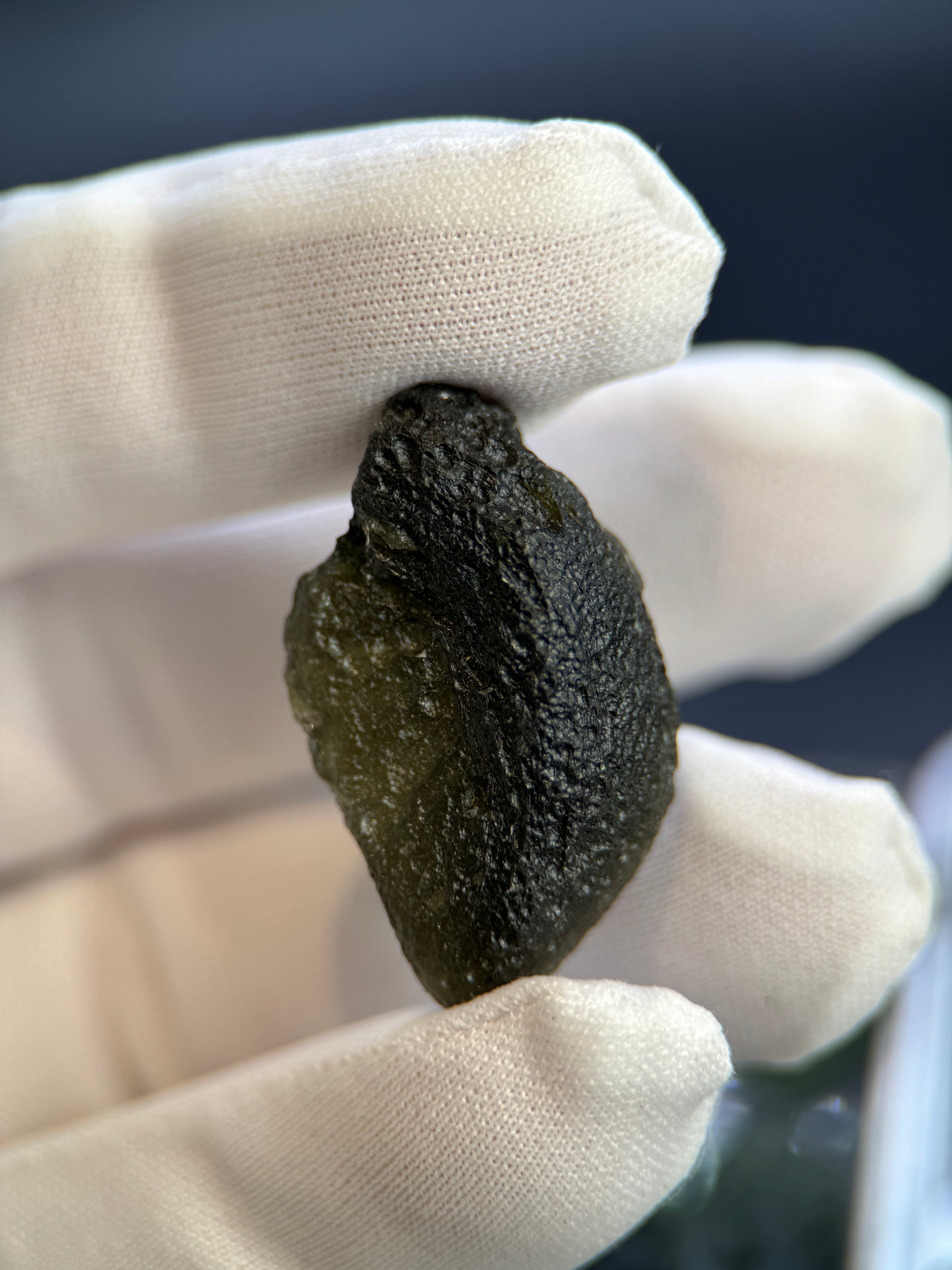 RAW MOLDAVITE, CZECH REPUBLIC. 7,53 GRAMS.