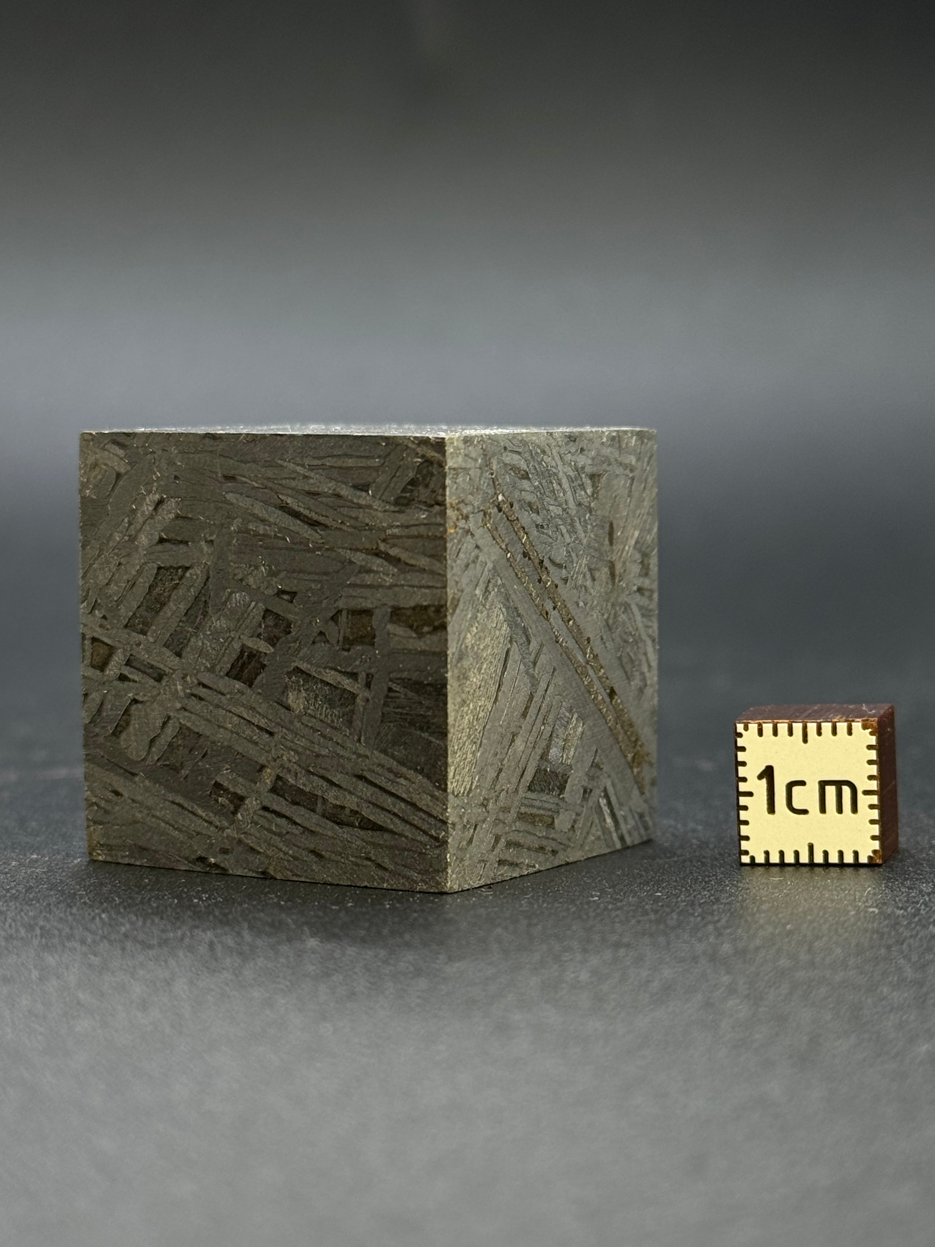 ALETAI, GOBI DESERT, CHINA. 190 GRAMS CUBE.