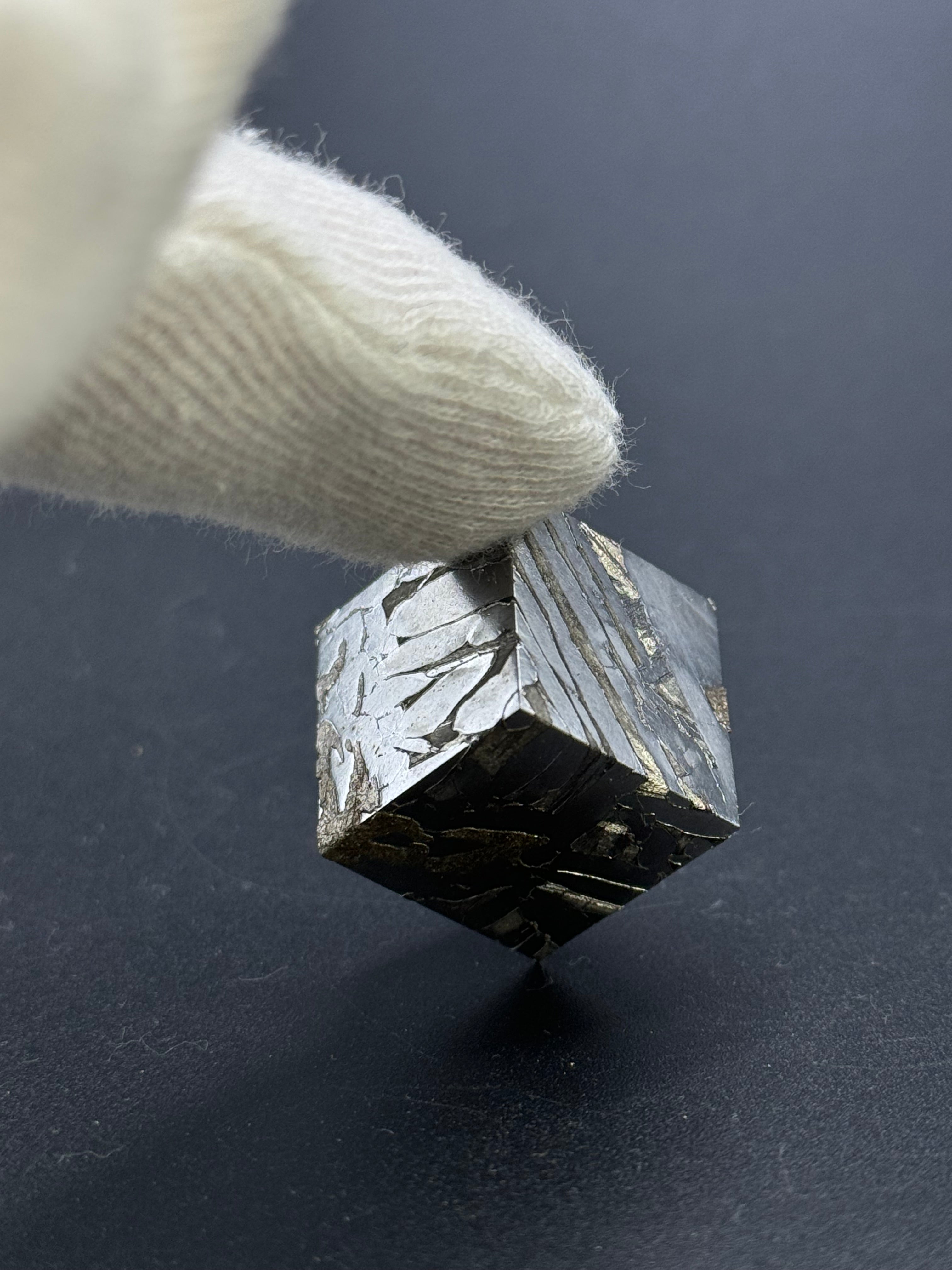 SEYMCHAN METEORITE, MAGADAN REGION, RUSSIA. 52 GRAMS CUBE.