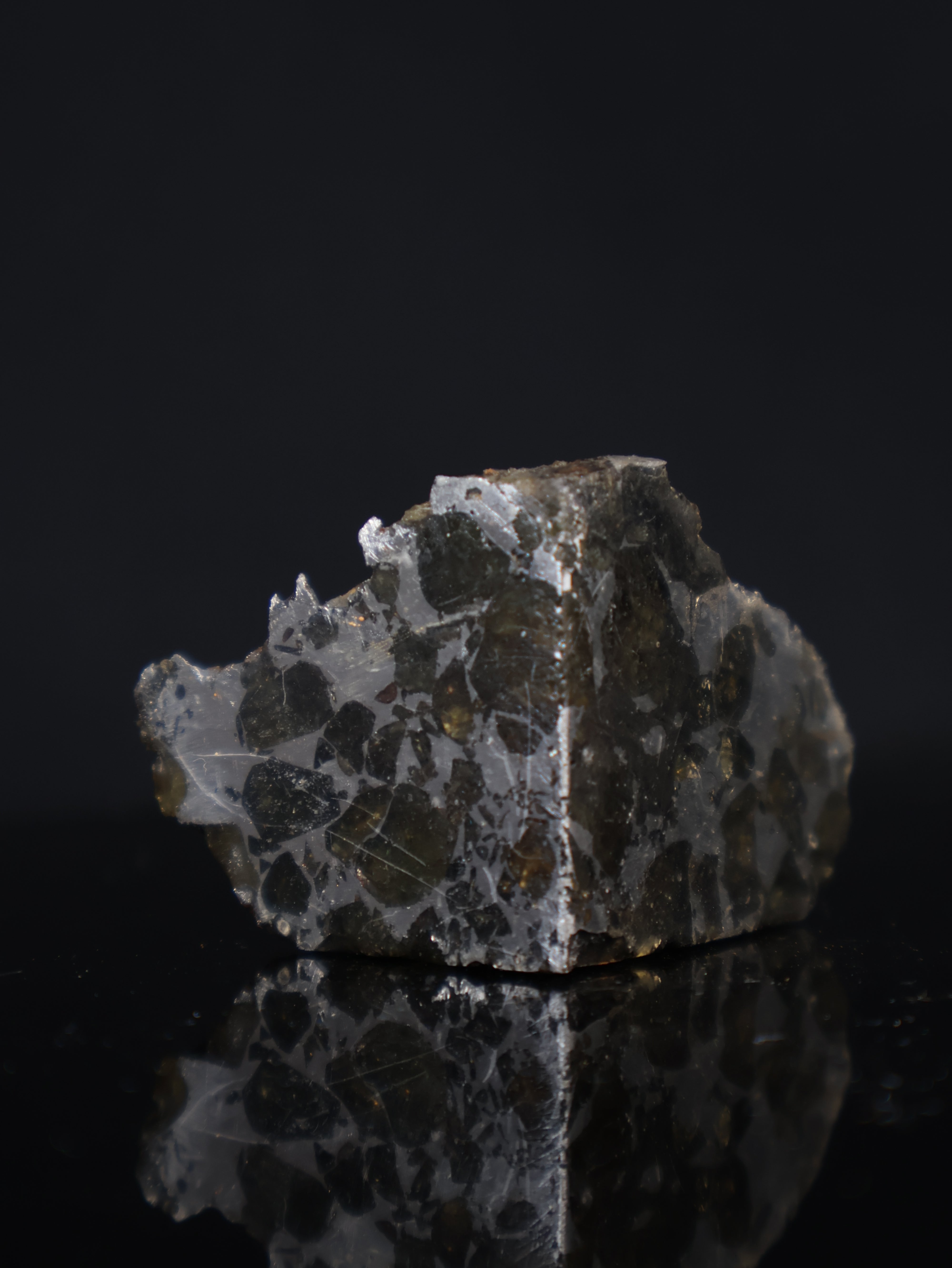 Seymchan meteorite, Russia. 44 grams end-cut.