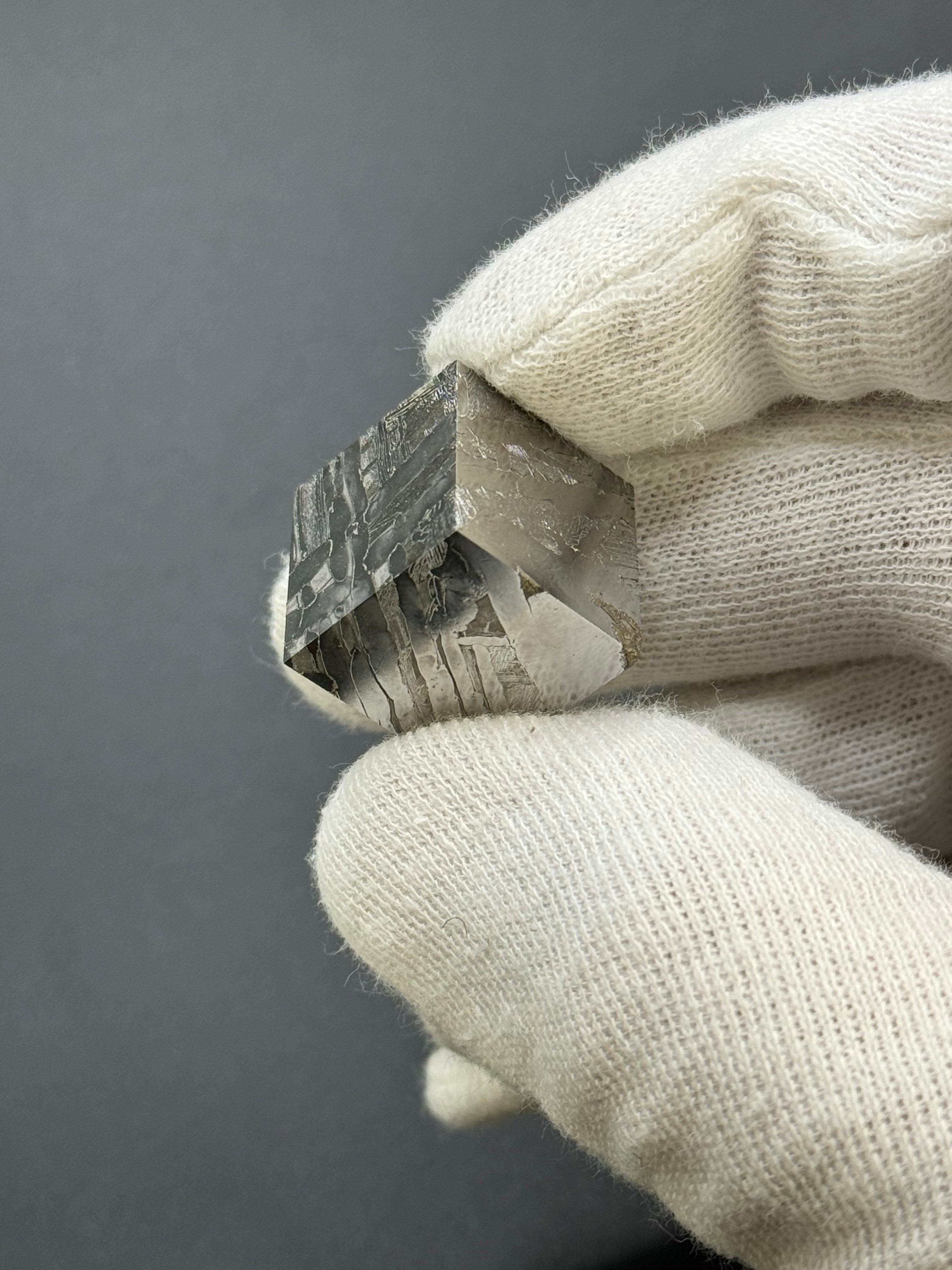 SEYMCHAN METEORITE, MAGADAN REGION, RUSSIA. 52 GRAMS CUBE.