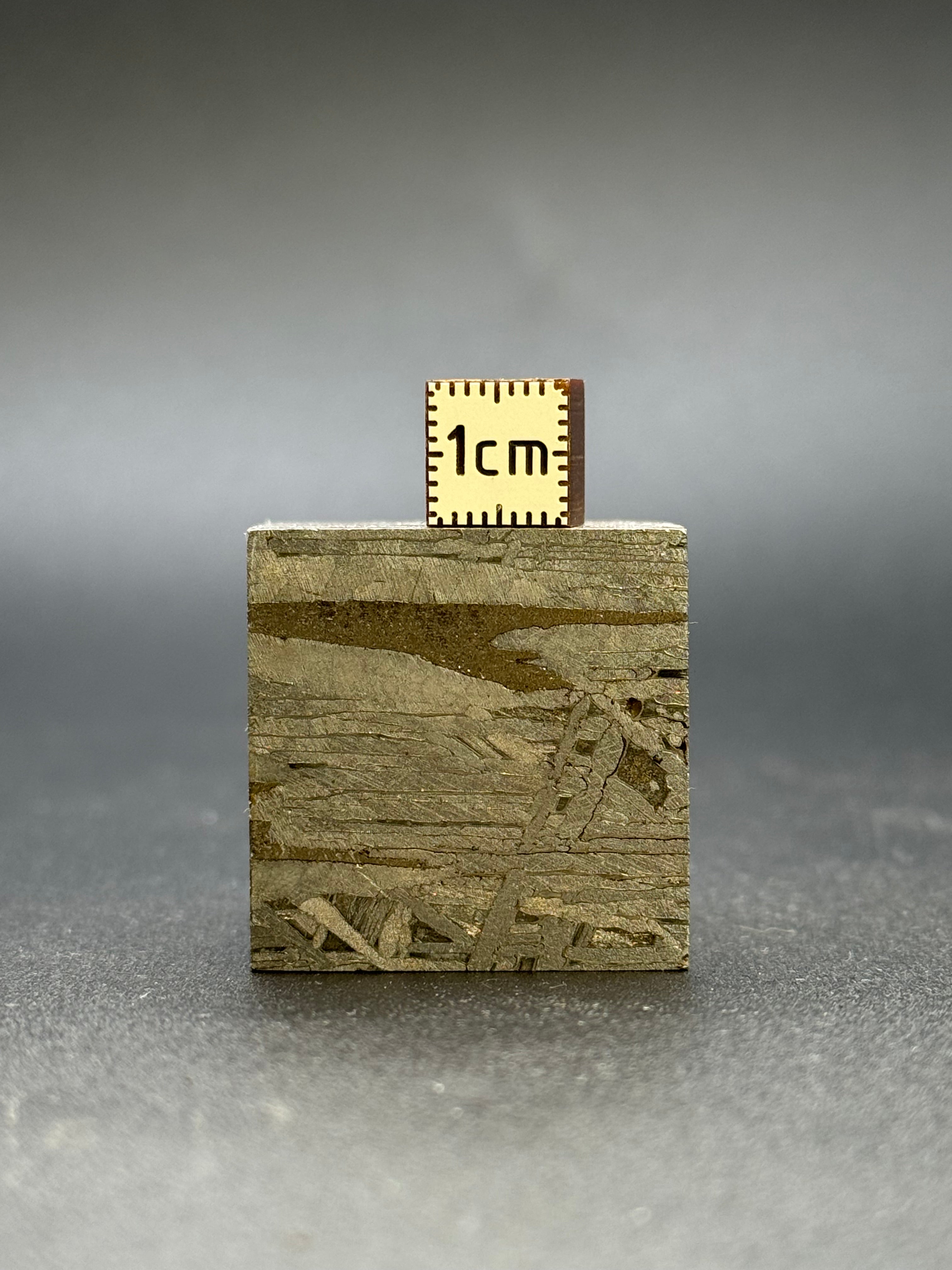ALETAI, GOBI DESERT, CHINA. 196 GRAMS CUBE.