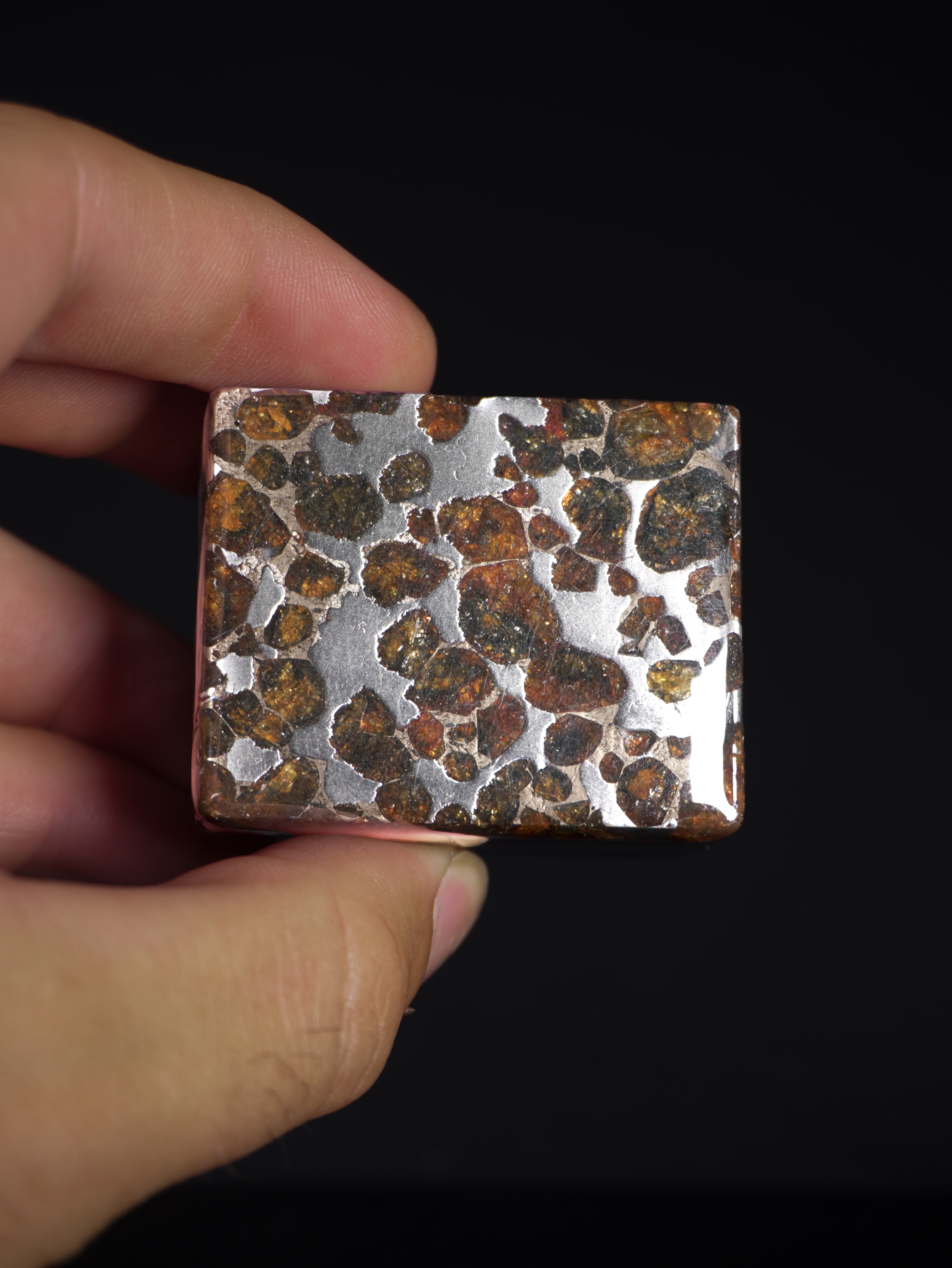 SERICHO PALLASITE METEORITE, KENYA. 258 GRAMS CUBE