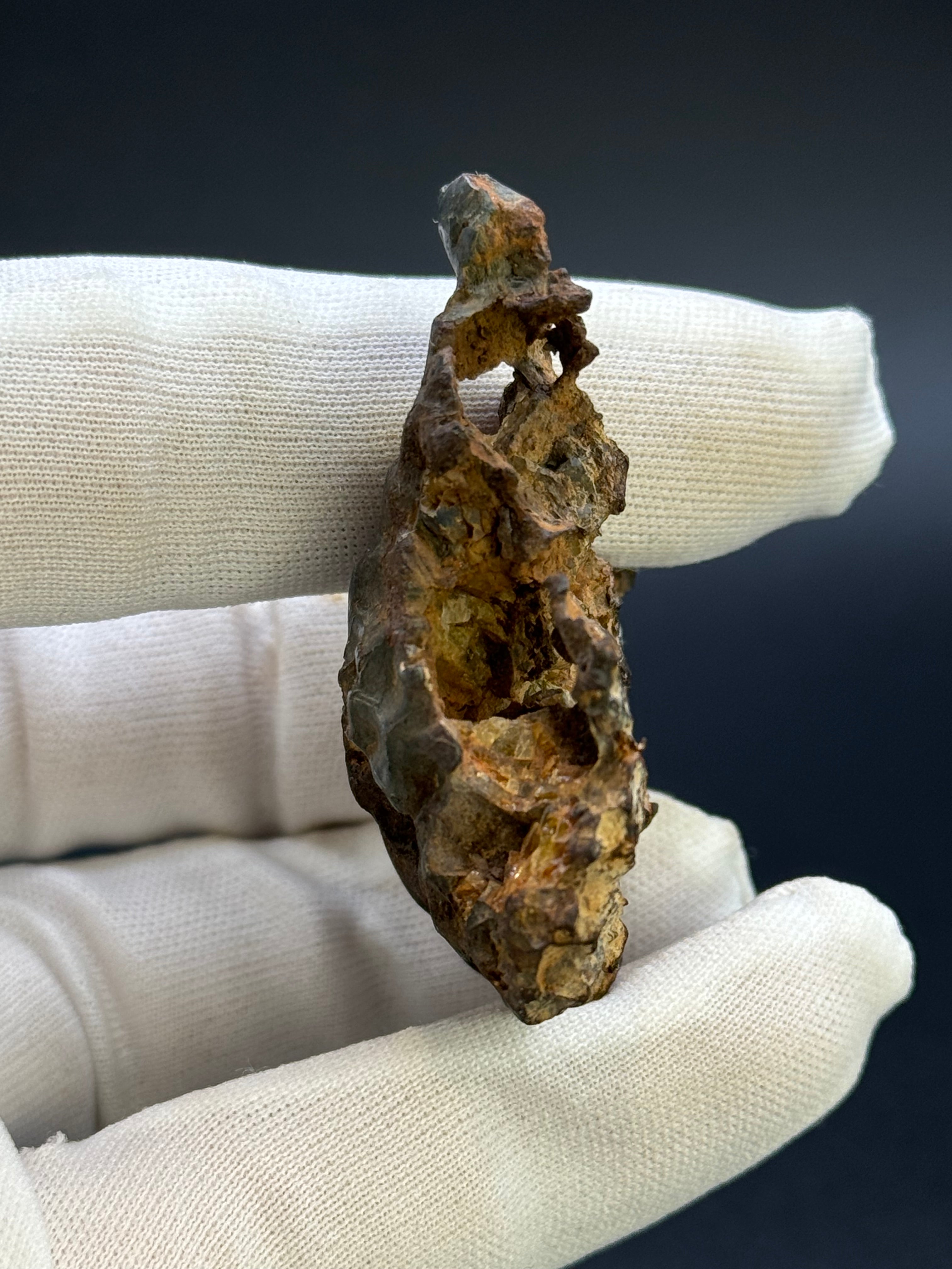 IMILAC PALLASITE METEORITE, CHILE. 55,41 grams. Full specimen.