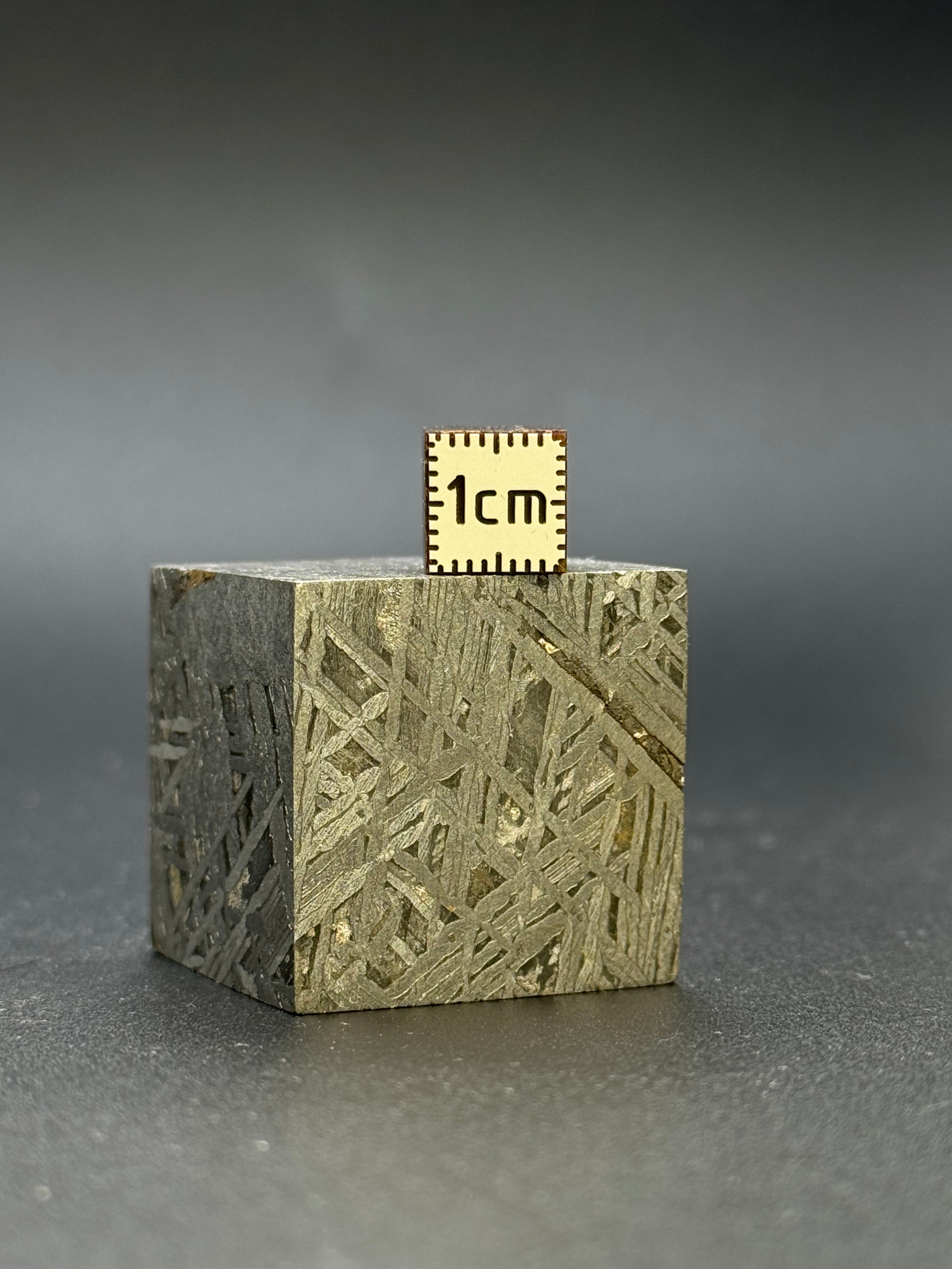 ALETAI, GOBI DESERT, CHINA. 190 GRAMS CUBE.