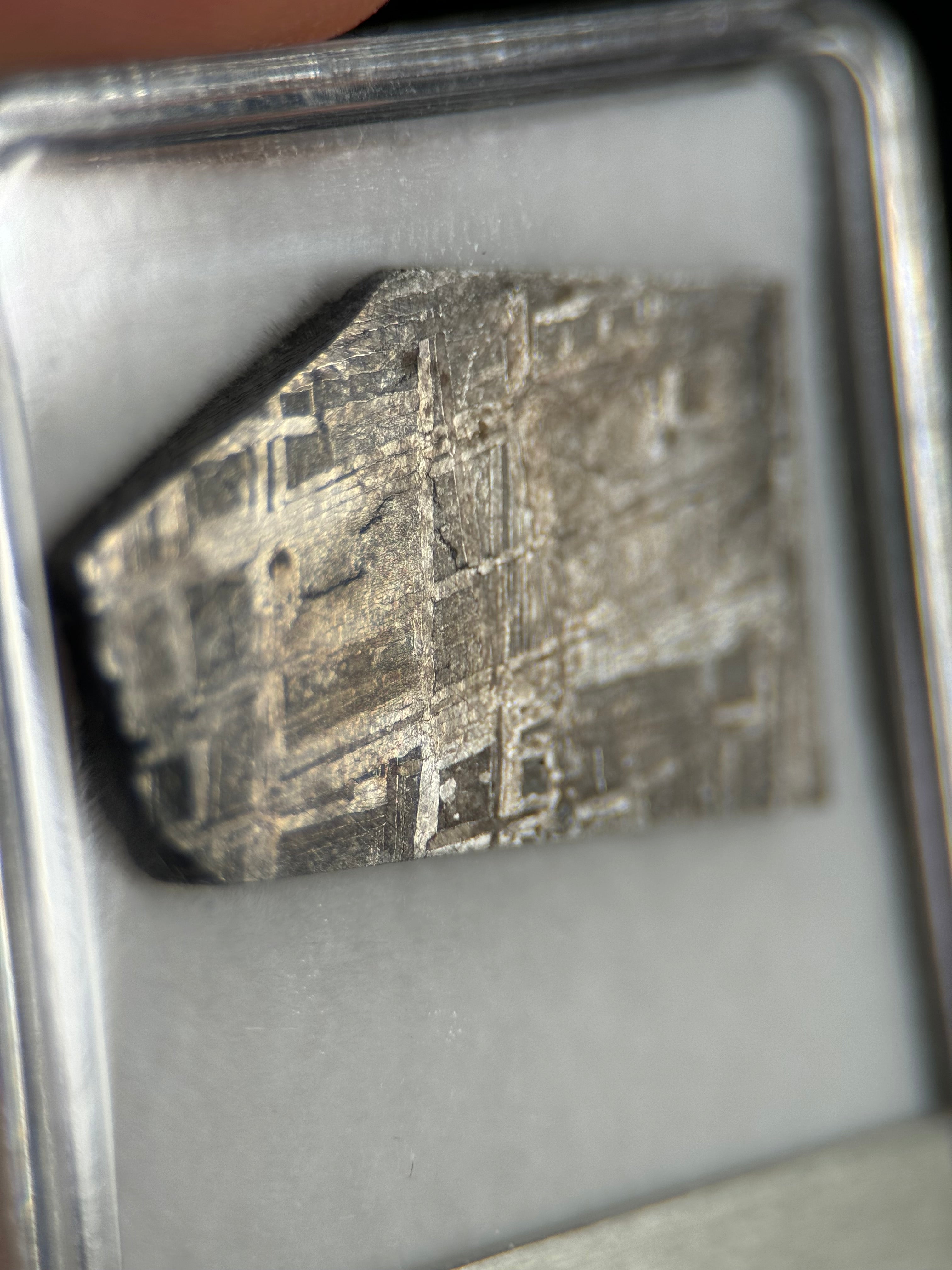 MUONIONALUSTA METEORITE IN DISPLAY BOX. 9,6 GRAMS.