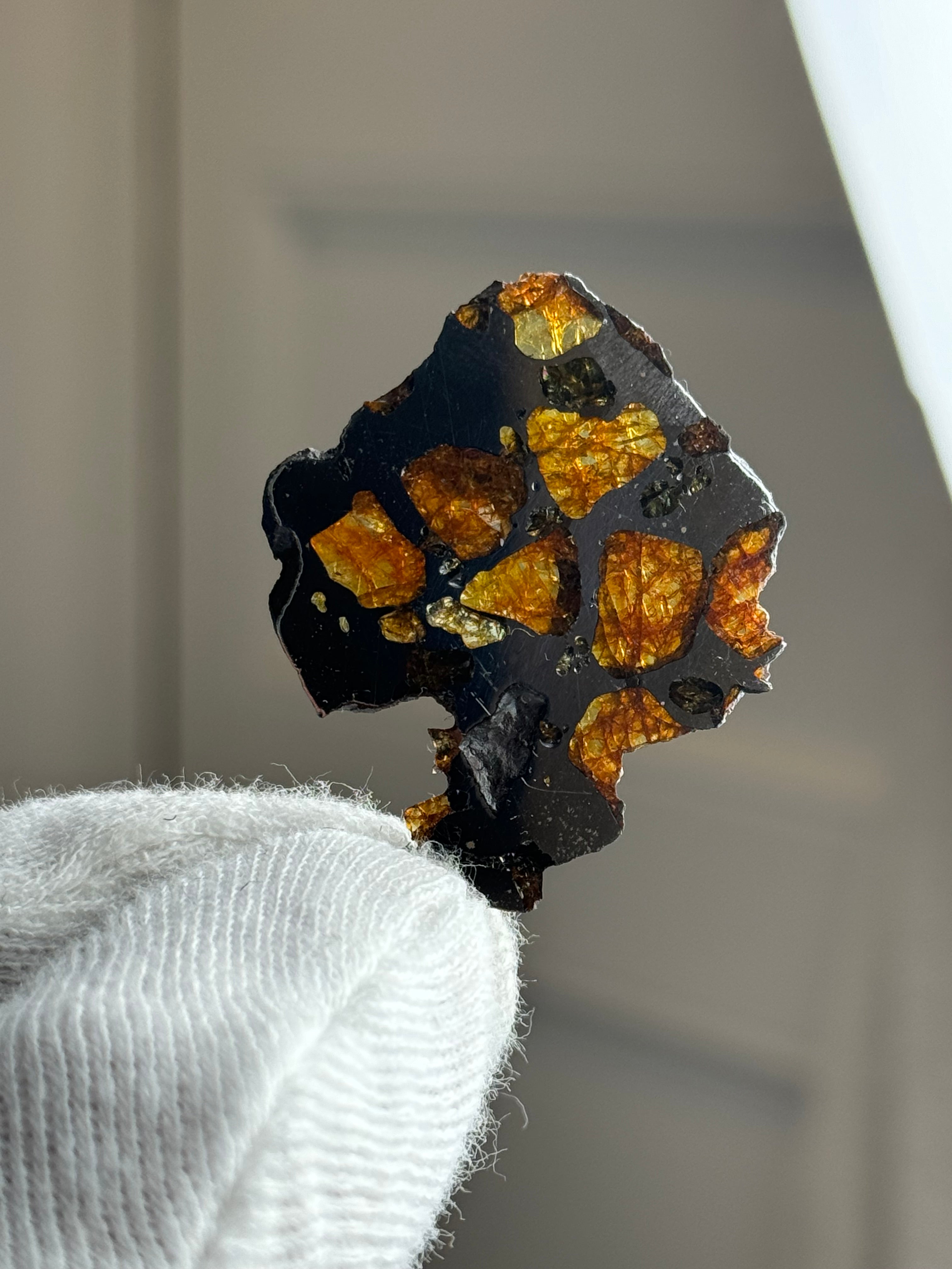 Imilac pallasite meteorite, Chile. 6,12 grams