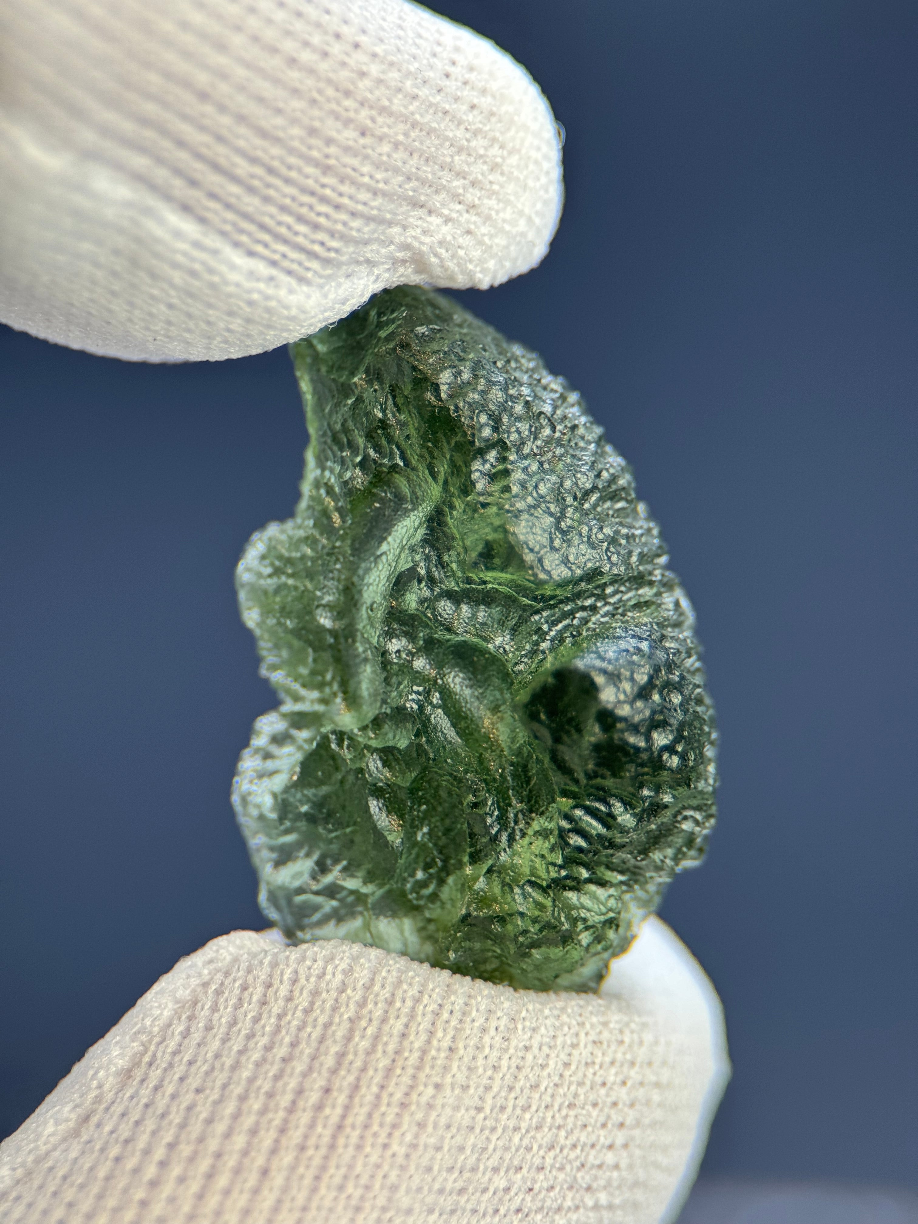 RAW MOLDAVITE, CZECH REPUBLIC. 2,94 GRAMS.