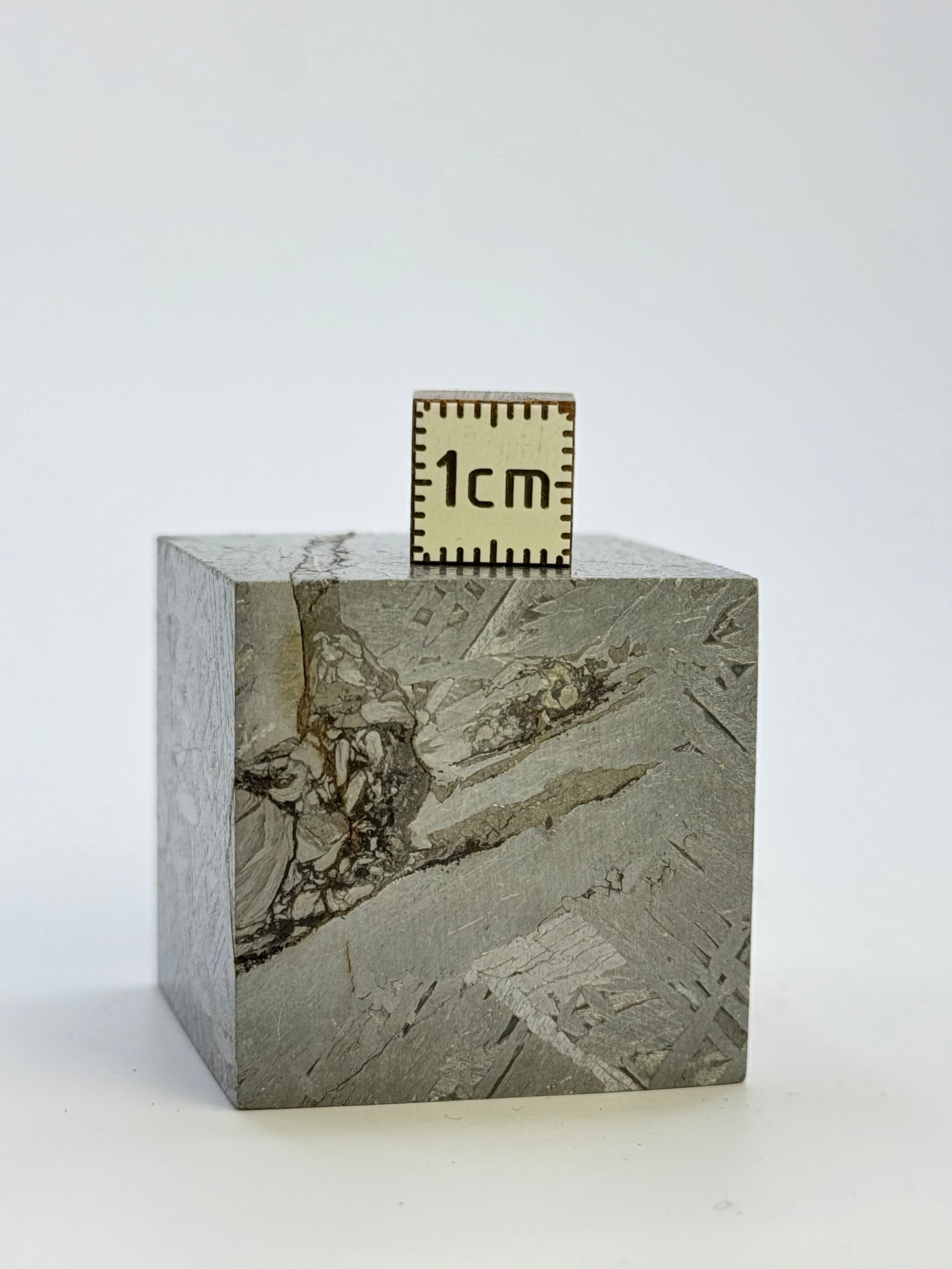 Aletai Meteorite, Gobi Desert, China. 191,97 grams Cube.