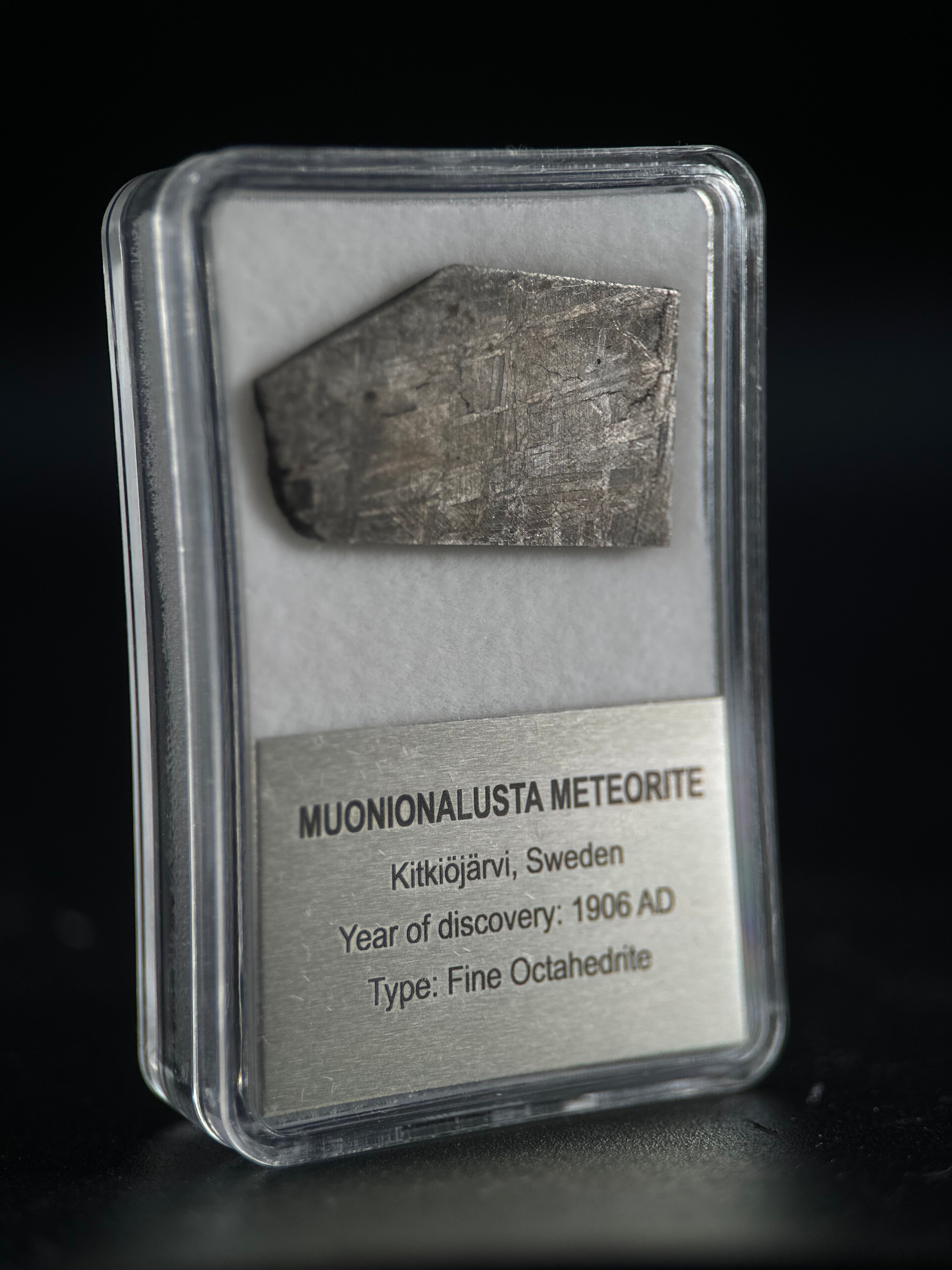MUONIONALUSTA METEORITE IN DISPLAY BOX. 9,6 GRAMS.