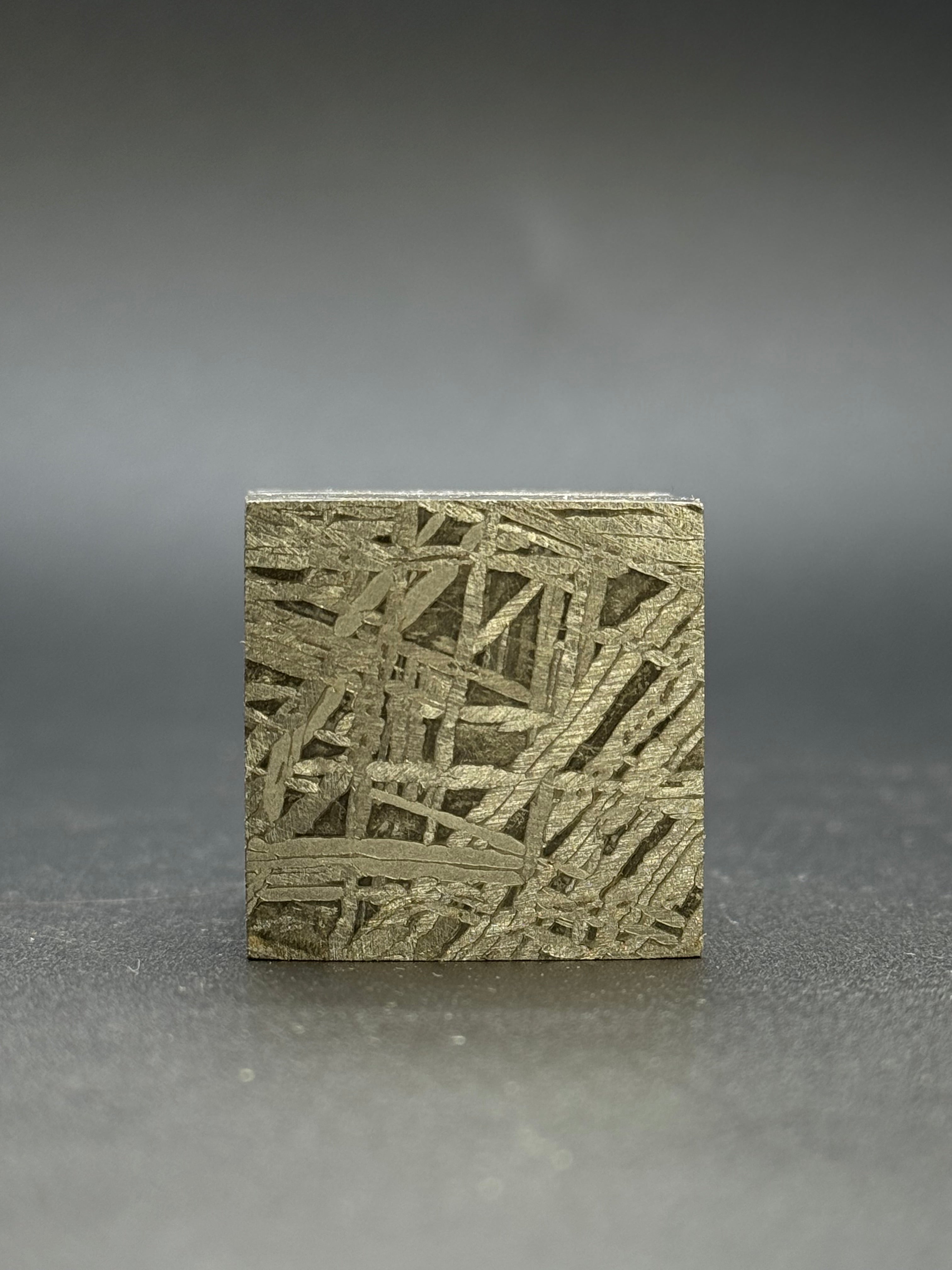 ALETAI, GOBI DESERT, CHINA. 190 GRAMS CUBE.