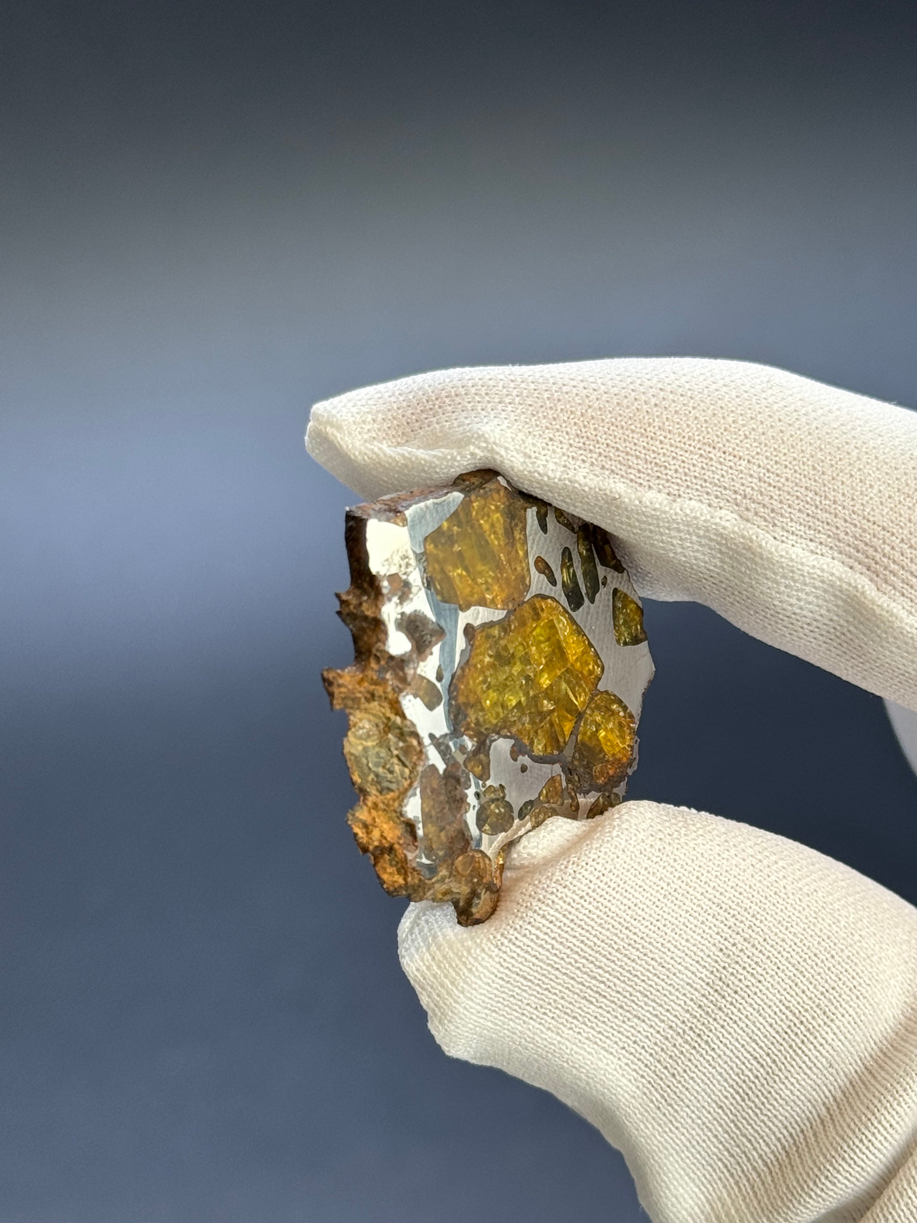 IMILAC PALLASITE METEORITE, CHILE. 7,17 GRAMS