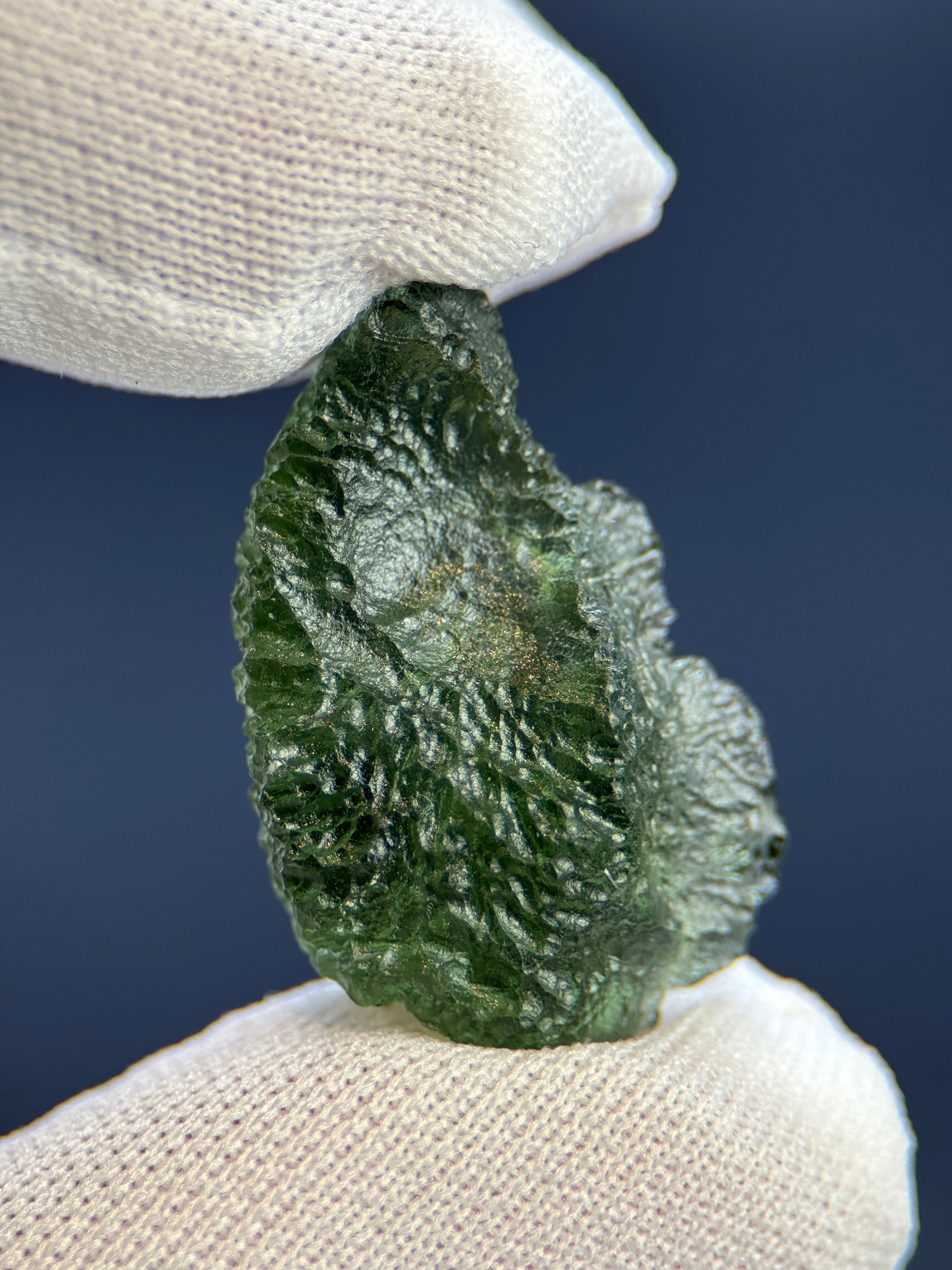 RAW MOLDAVITE, CZECH REPUBLIC. 2,94 GRAMS.