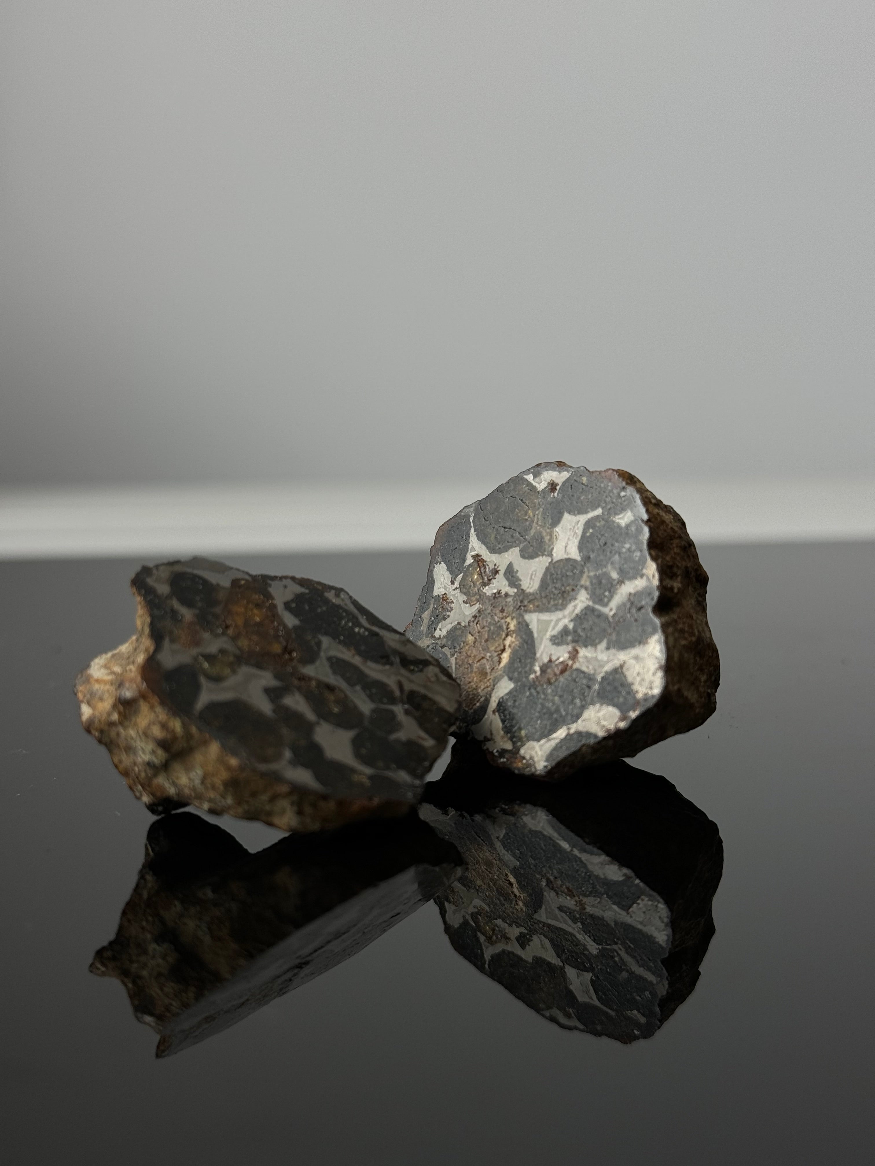 FULL SERICHO METEORITE FROM KENYA, IN TWO HALVES. TOTAL WEIGHT: 99,10 GRAMS.