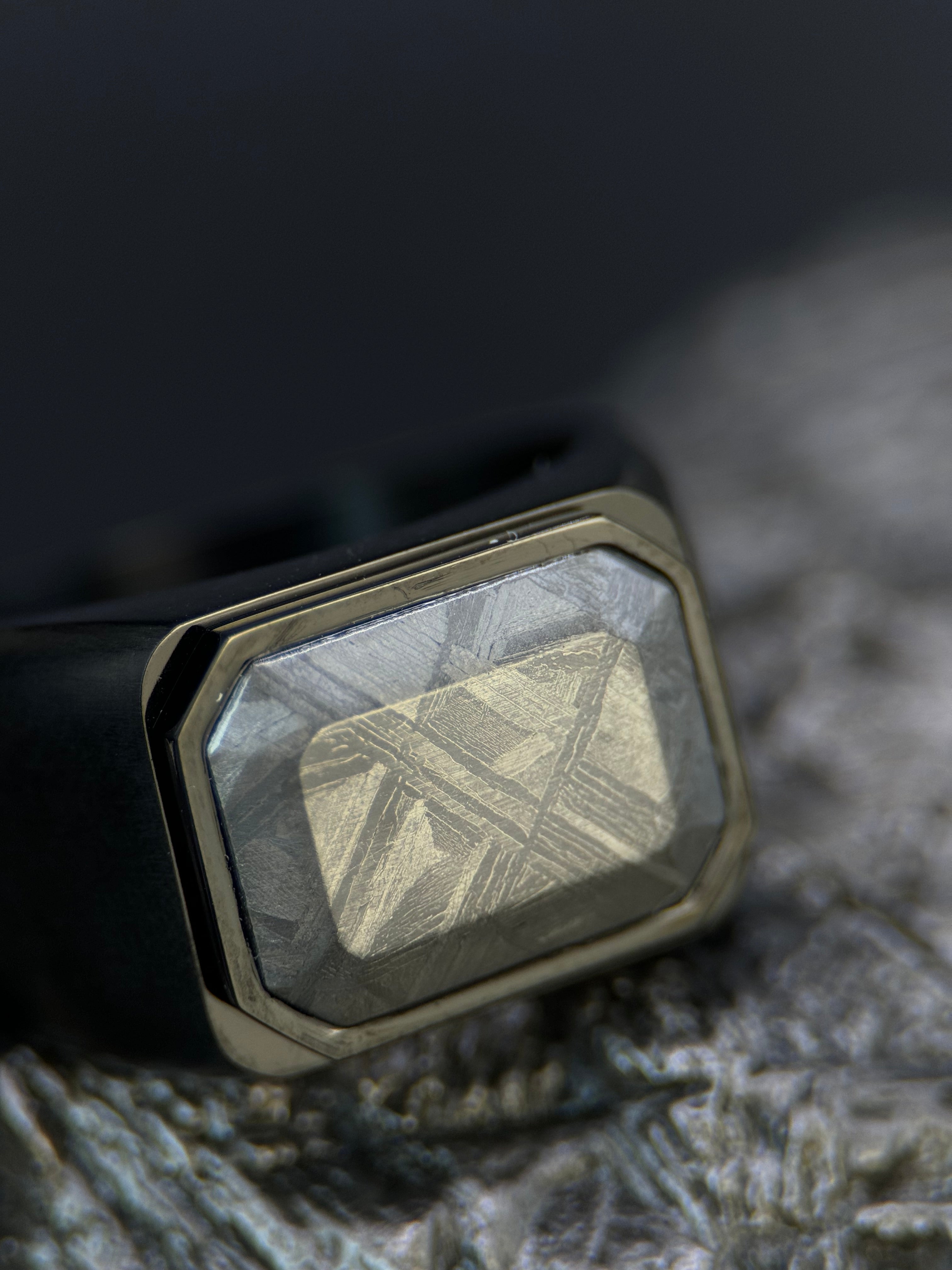 Muonionalusta meteorite Signet ring
