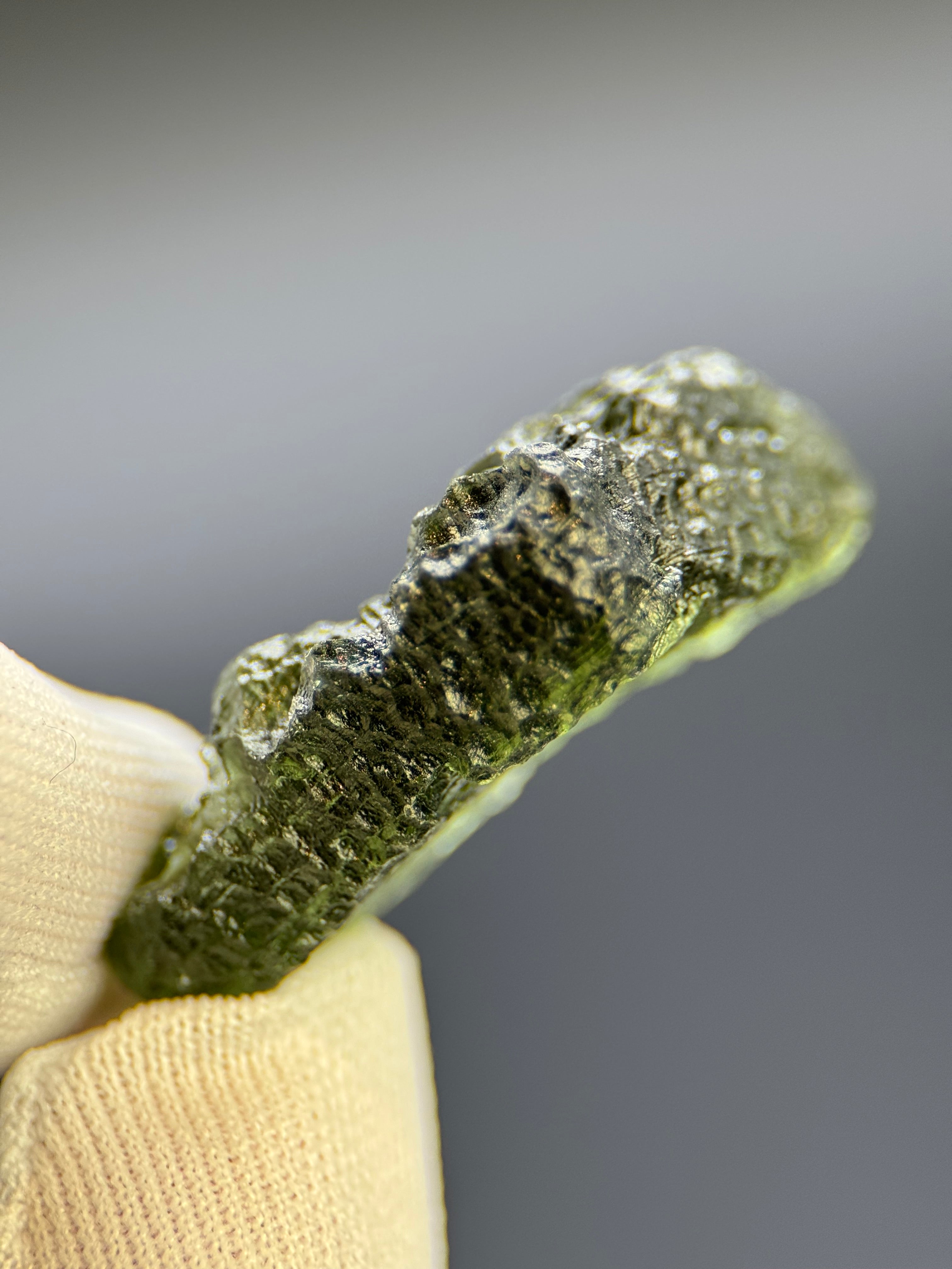 RAW MOLDAVITE, CZECH REPUBLIC. 5,64 GRAMS.