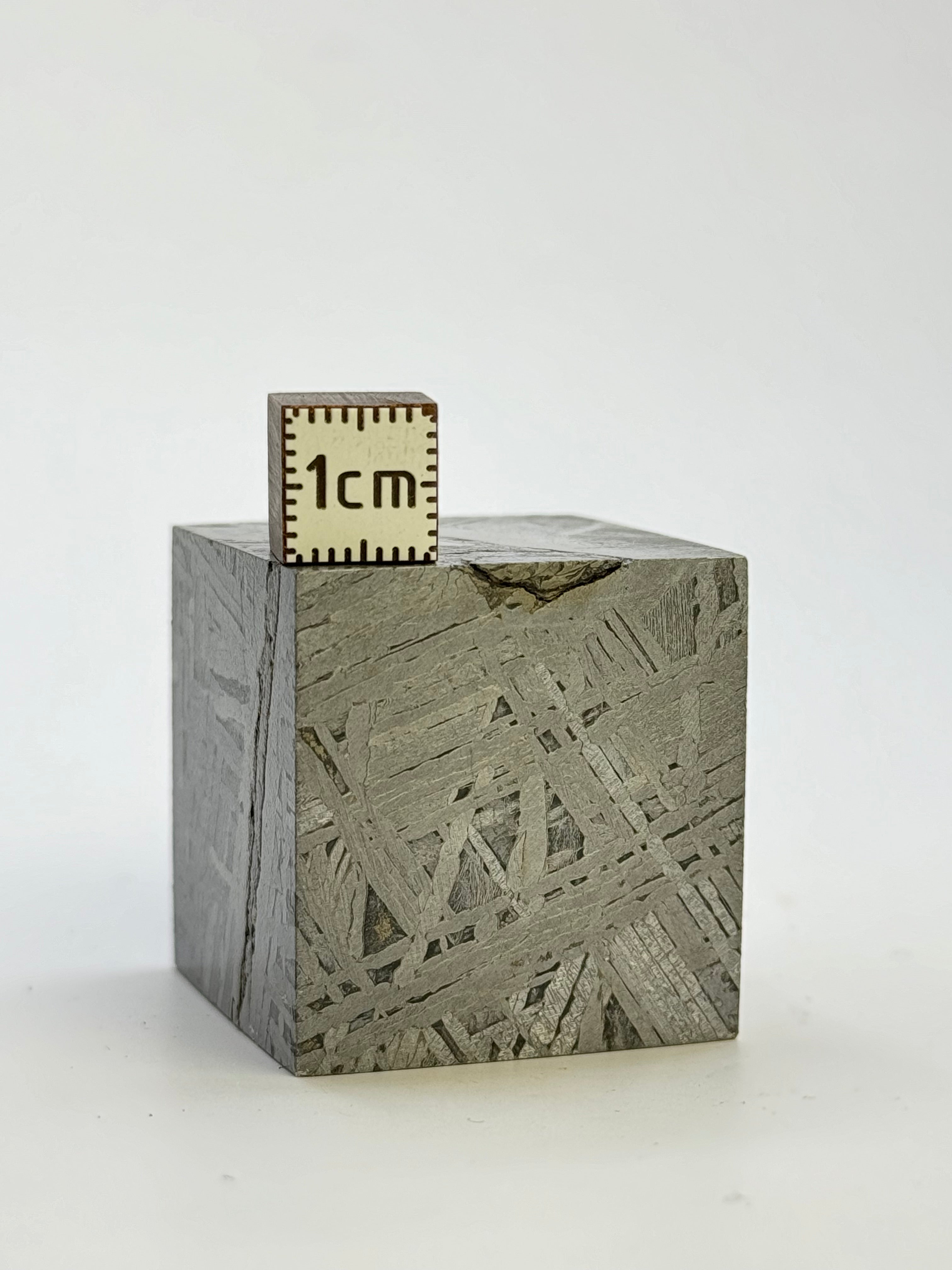 Aletai Meteorite, Gobi Desert, China. 191,97 grams Cube.