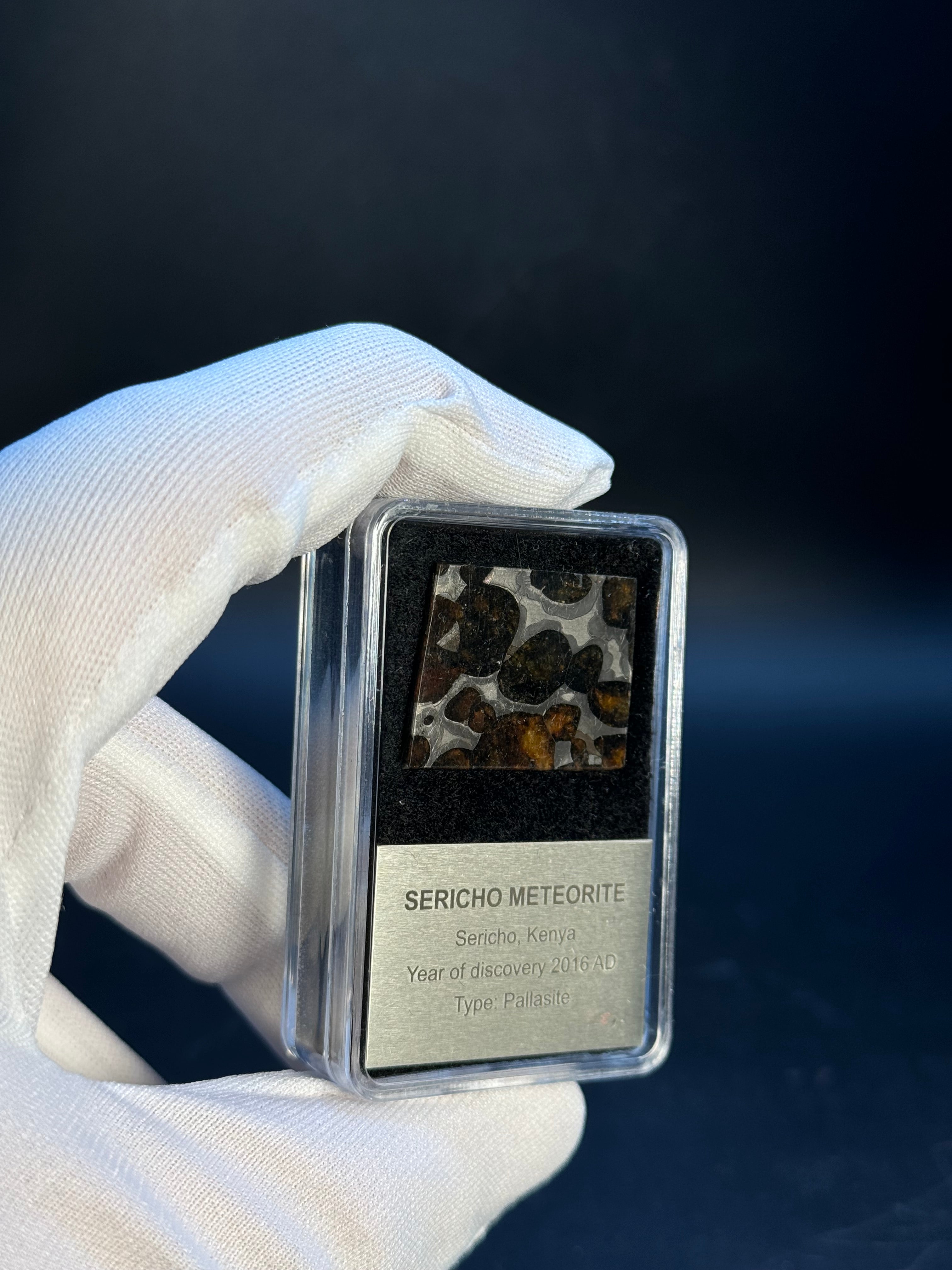 SERICHO METEORITE, KENYA. DISPLAY BOX. 4 GRAMS.