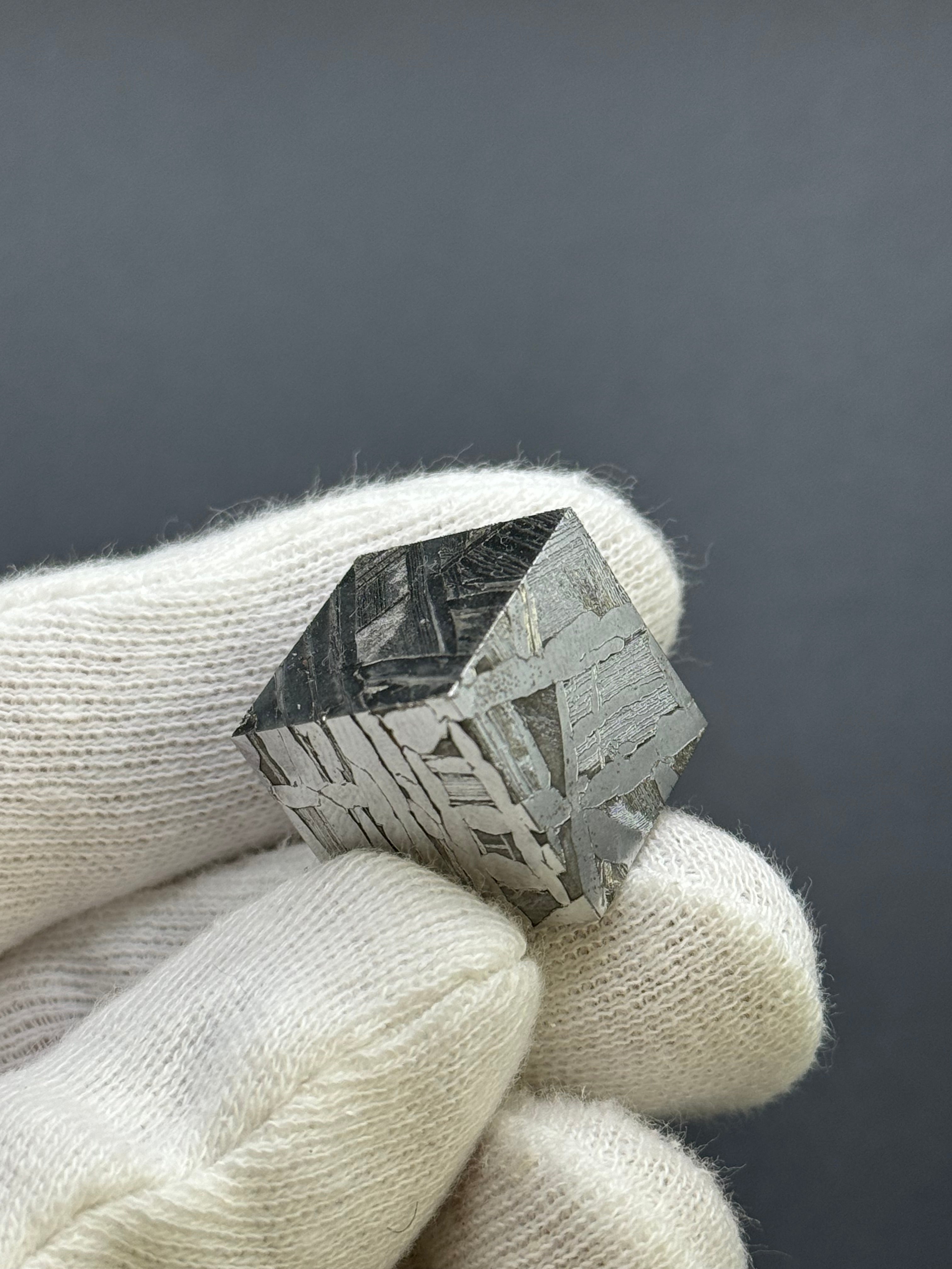 SEYMCHAN METEORITE, MAGADAN REGION, RUSSIA. 54 GRAMS CUBE.
