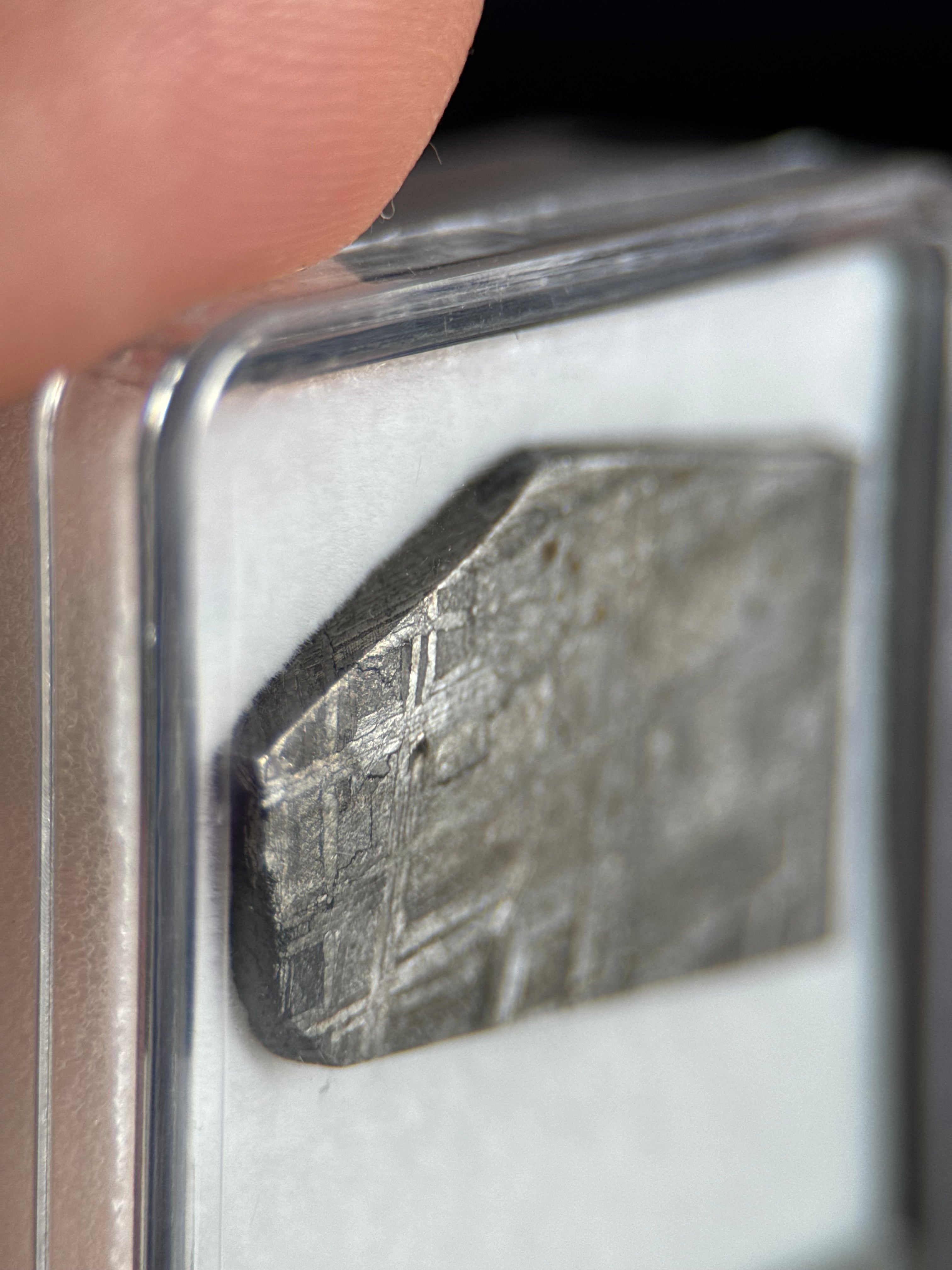 MUONIONALUSTA METEORITE IN DISPLAY BOX. 9,6 GRAMS.