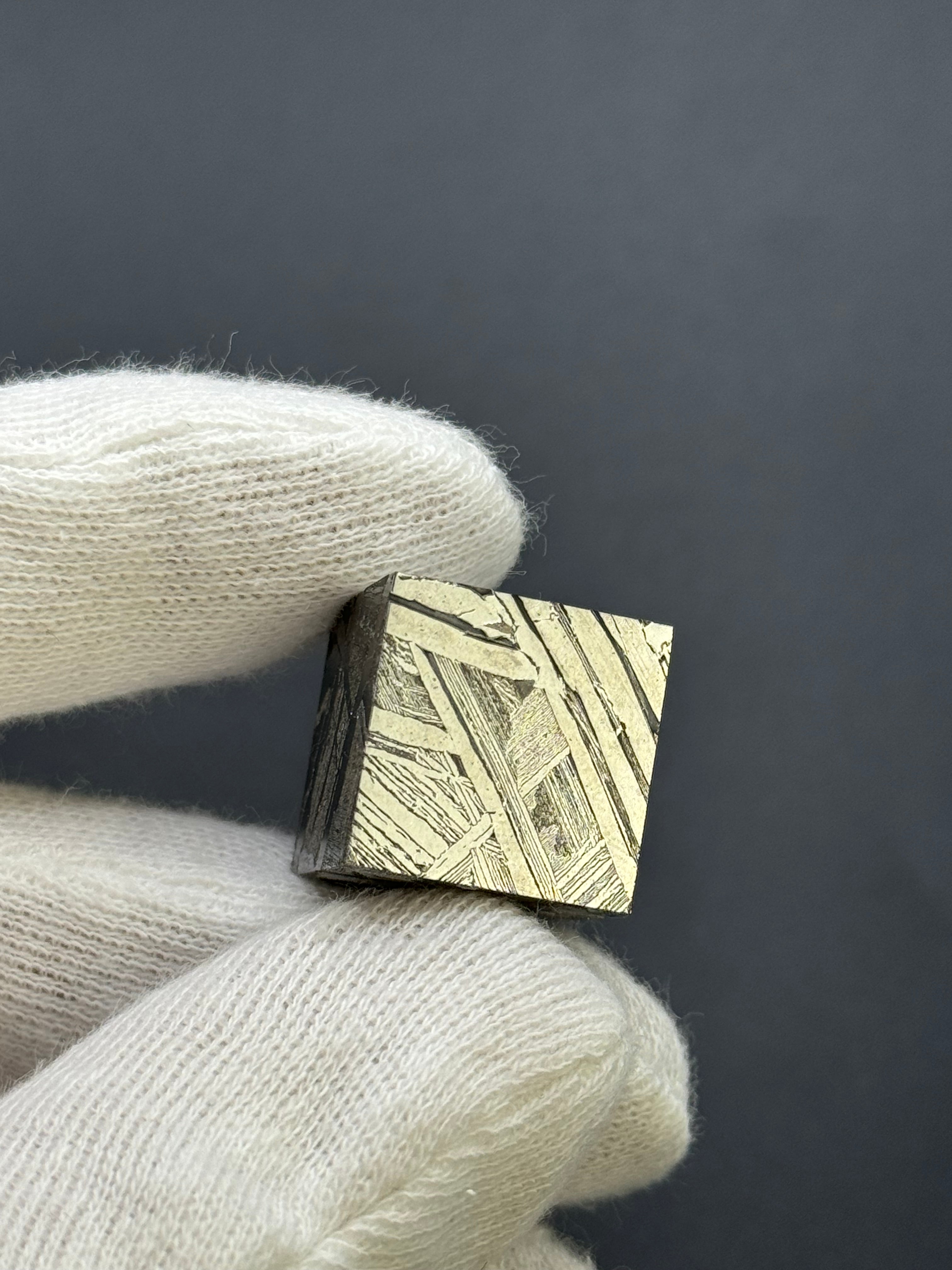 SEYMCHAN METEORITE, MAGADAN REGION, RUSSIA. 54 GRAMS CUBE.