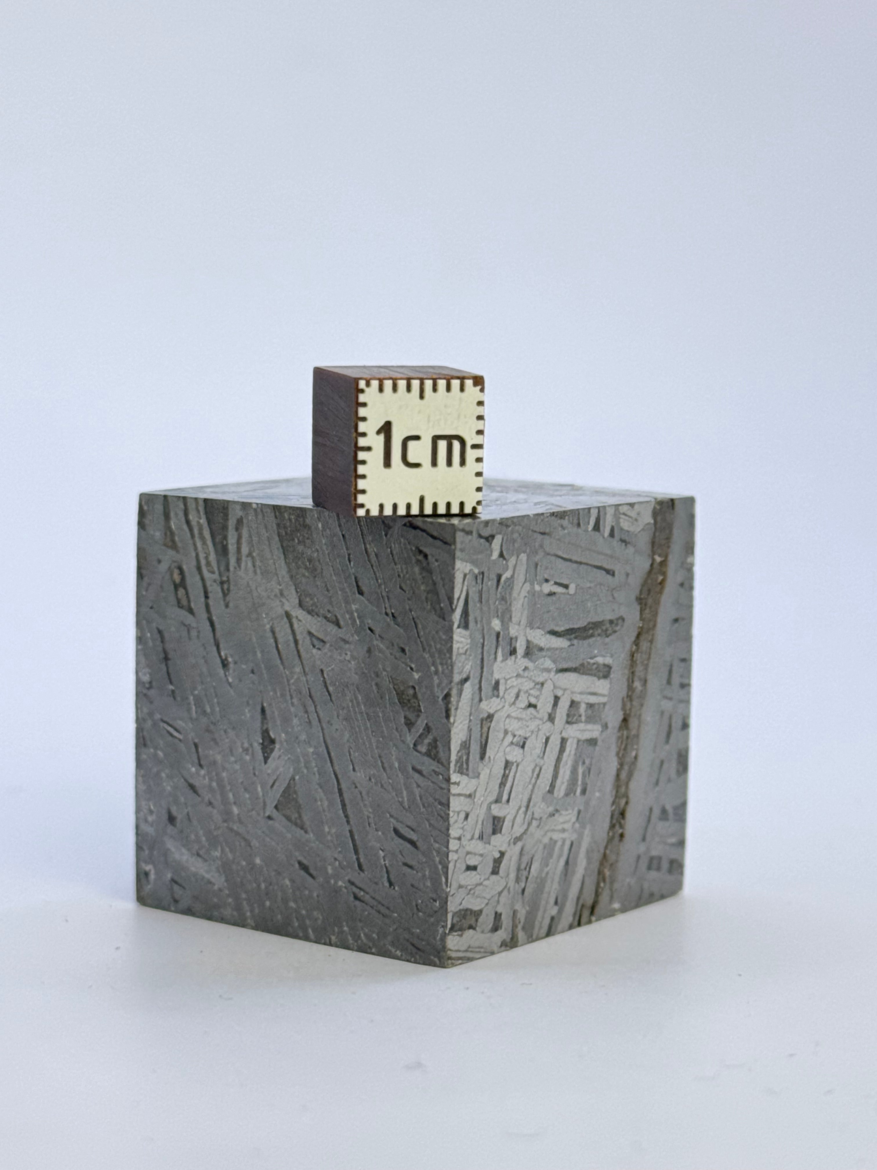 Aletai Meteorite, Gobi Desert, China. 191,97 grams Cube.