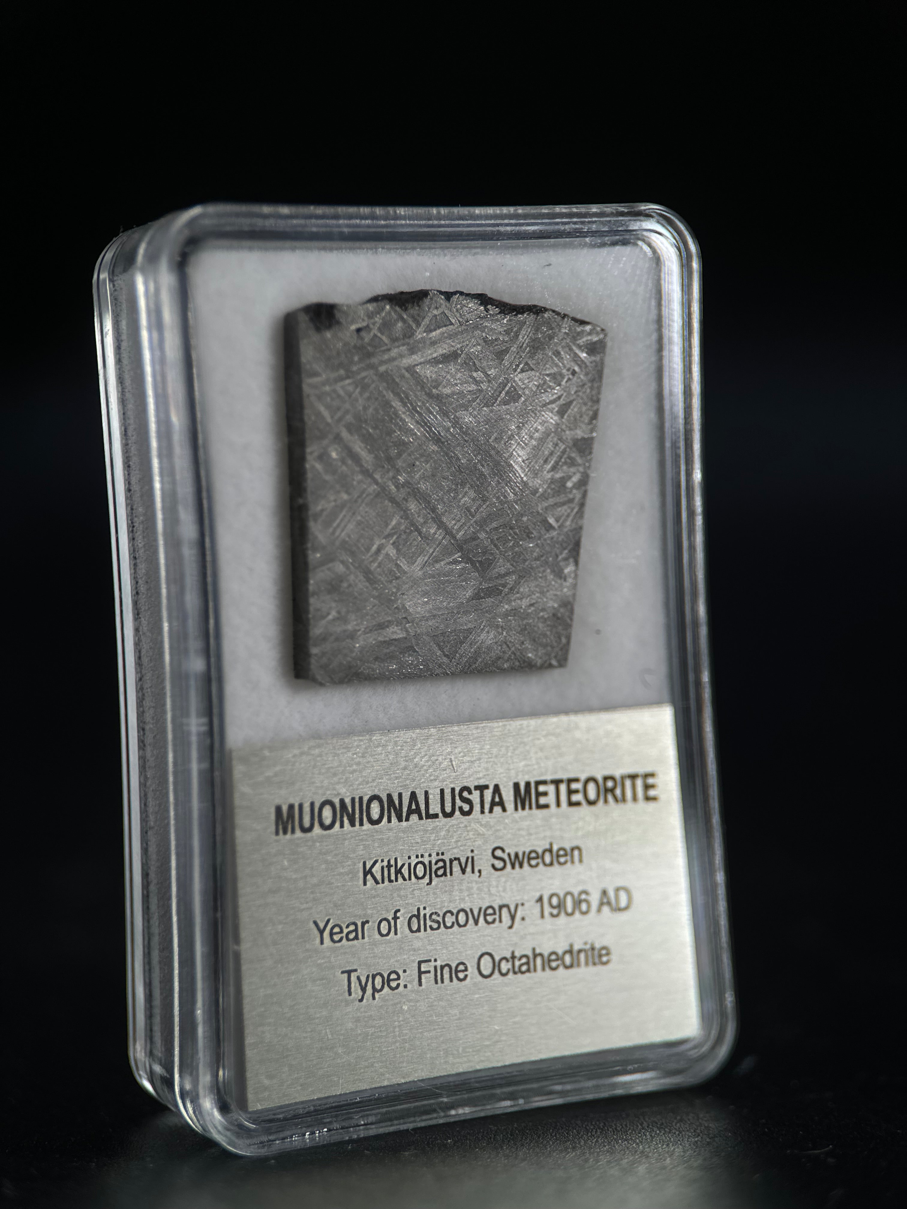 MUONIONALUSTA METEORITE IN DISPLAY BOX. 10,4 GRAMS.
