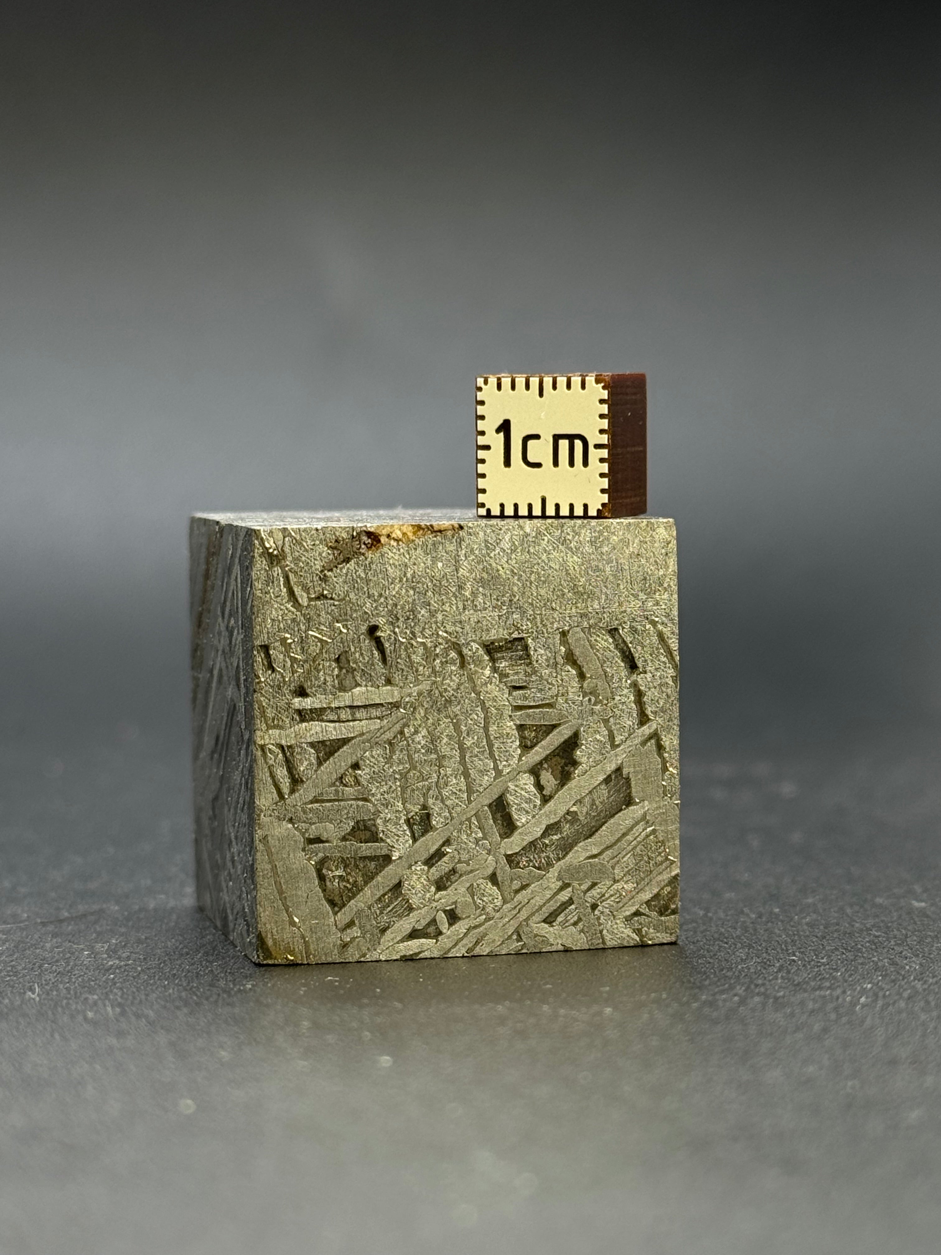ALETAI, GOBI DESERT, CHINA. 190 GRAMS CUBE.