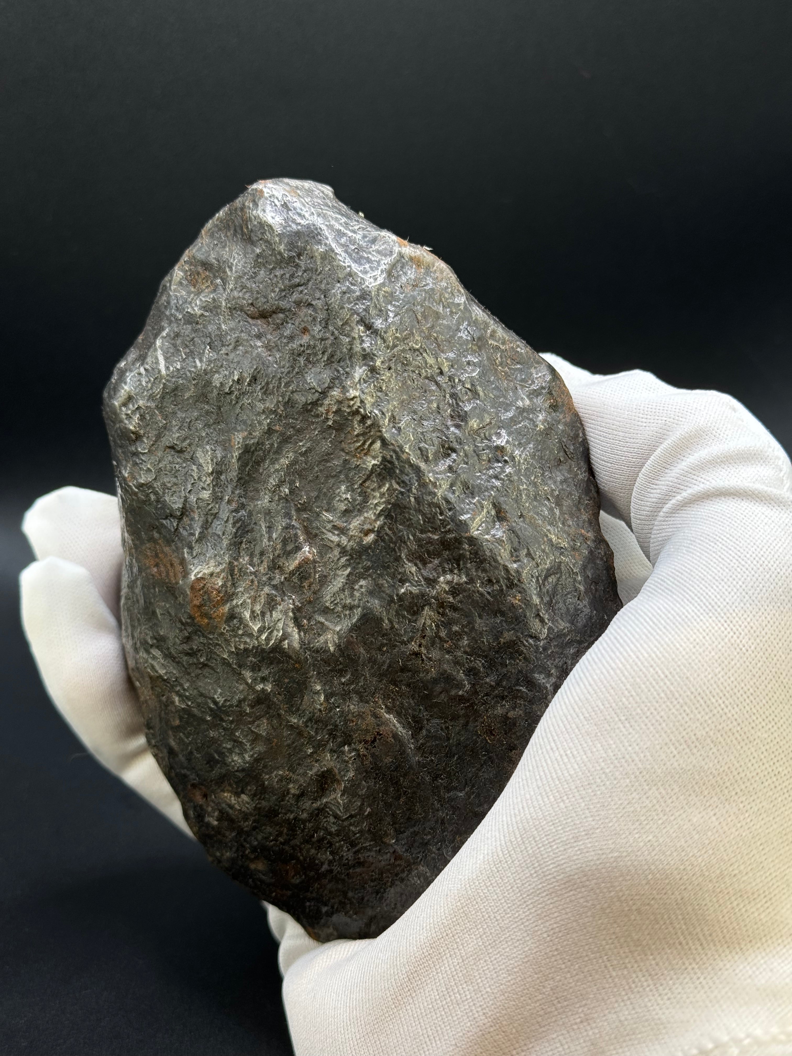 MUONIONALUSTA METEORITE, SWEDEN. FULL METEORITE 1711 grams.