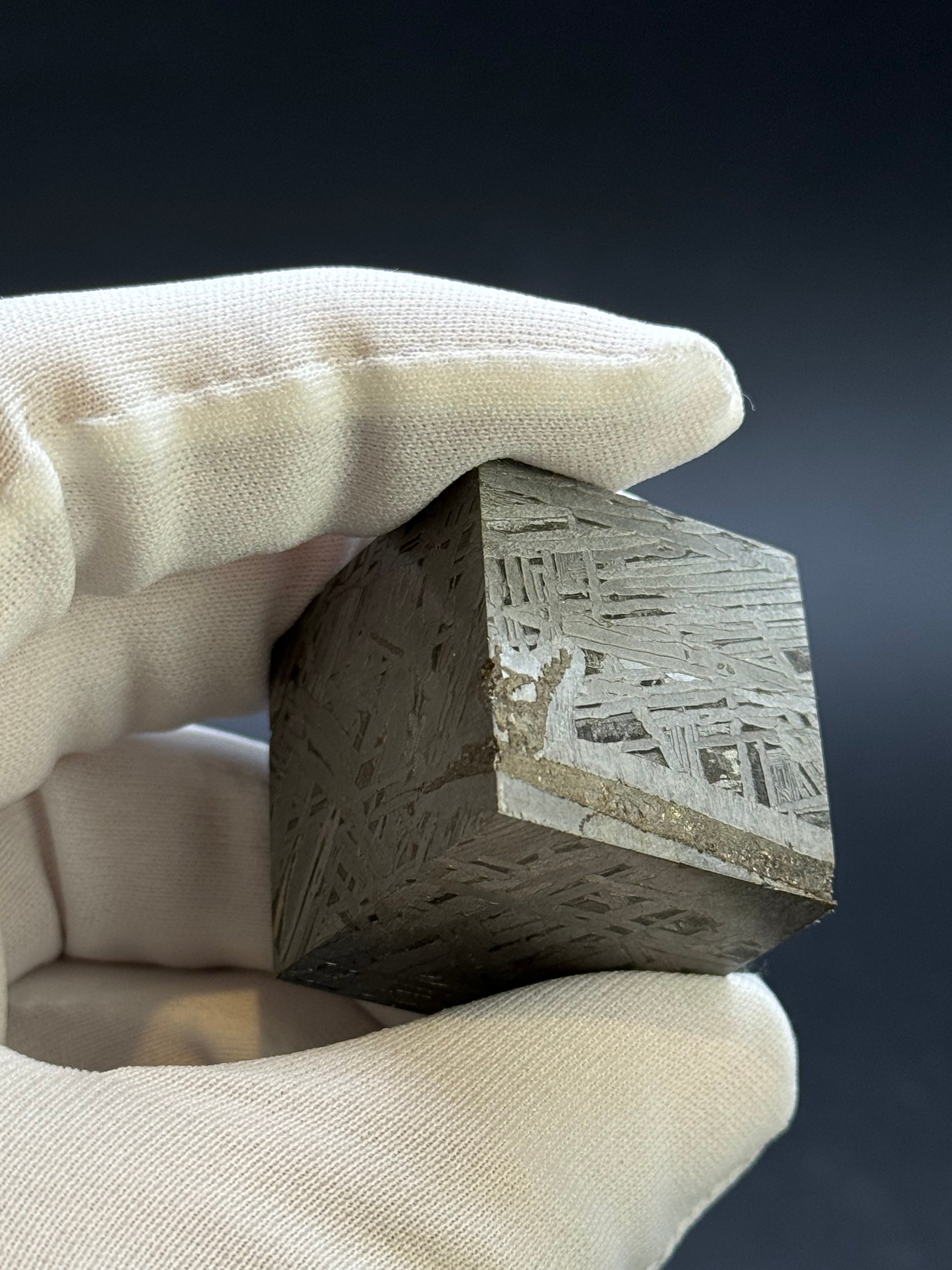 ALETAI, GOBI DESERT, CHINA. 200 GRAMS CUBE.