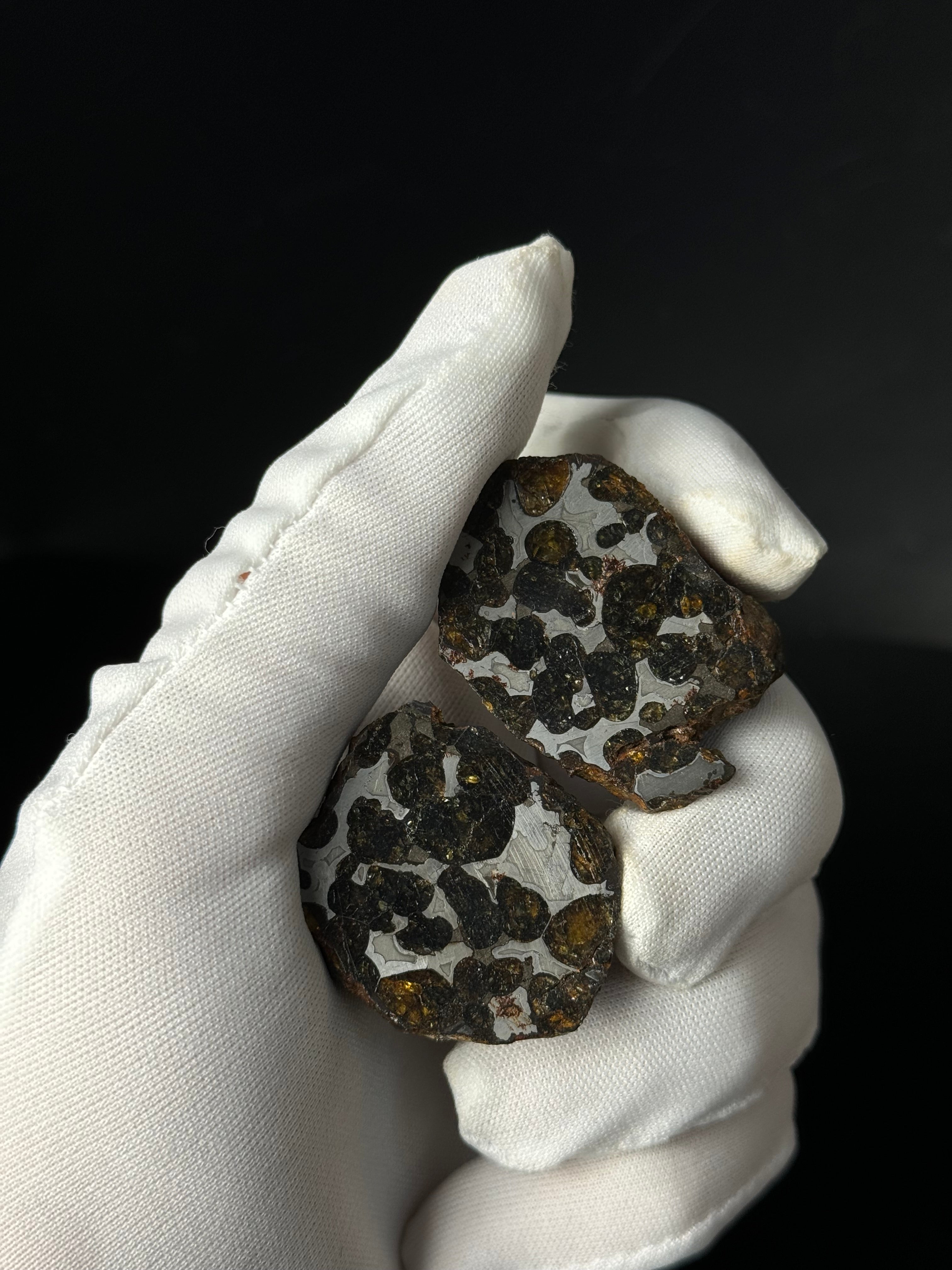 FULL SERICHO METEORITE FROM KENYA, IN TWO HALVES. TOTAL WEIGHT: 85,66 GRAMS.