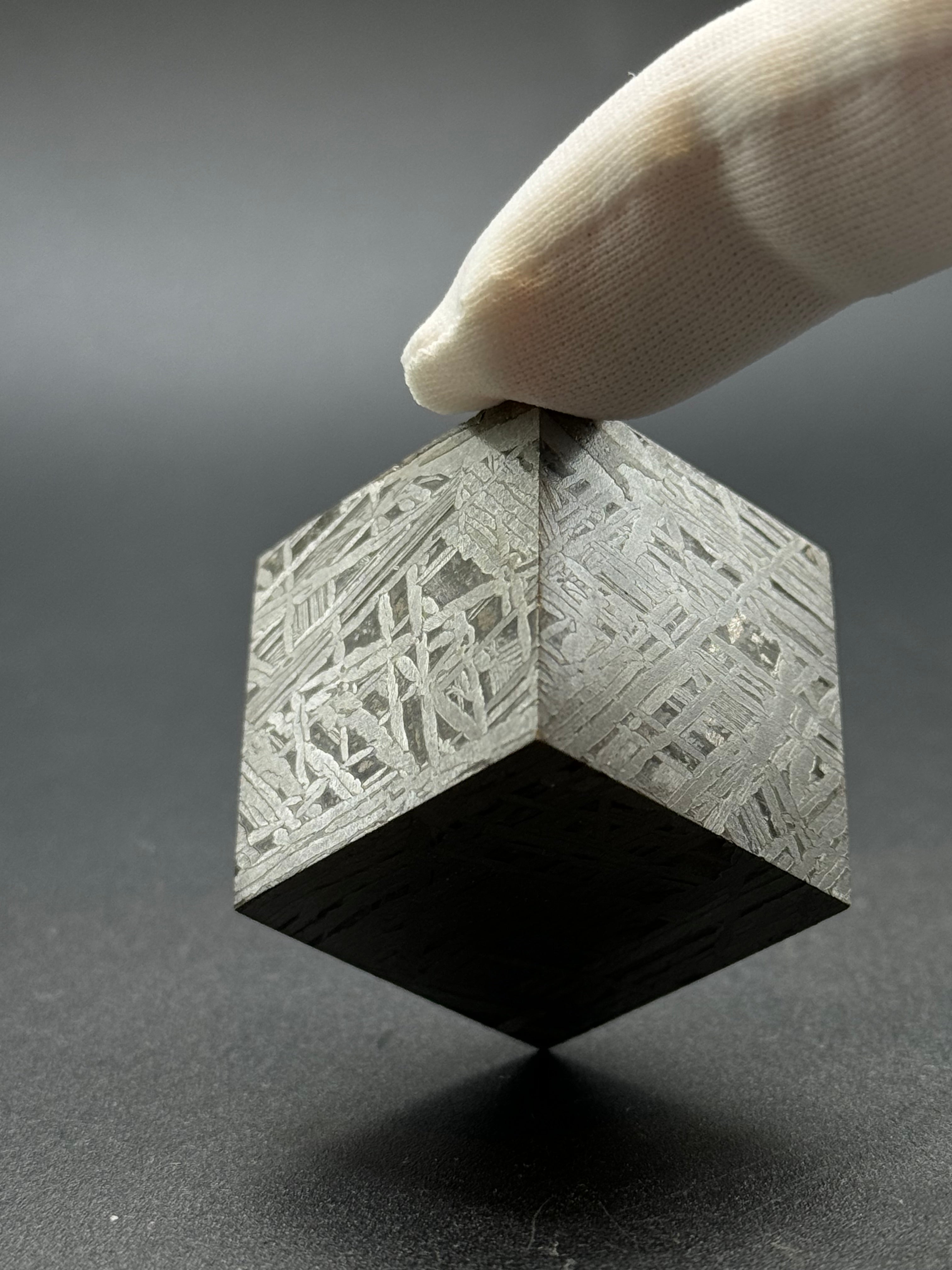 ALETAI, GOBI DESERT, CHINA. 190 GRAMS CUBE.