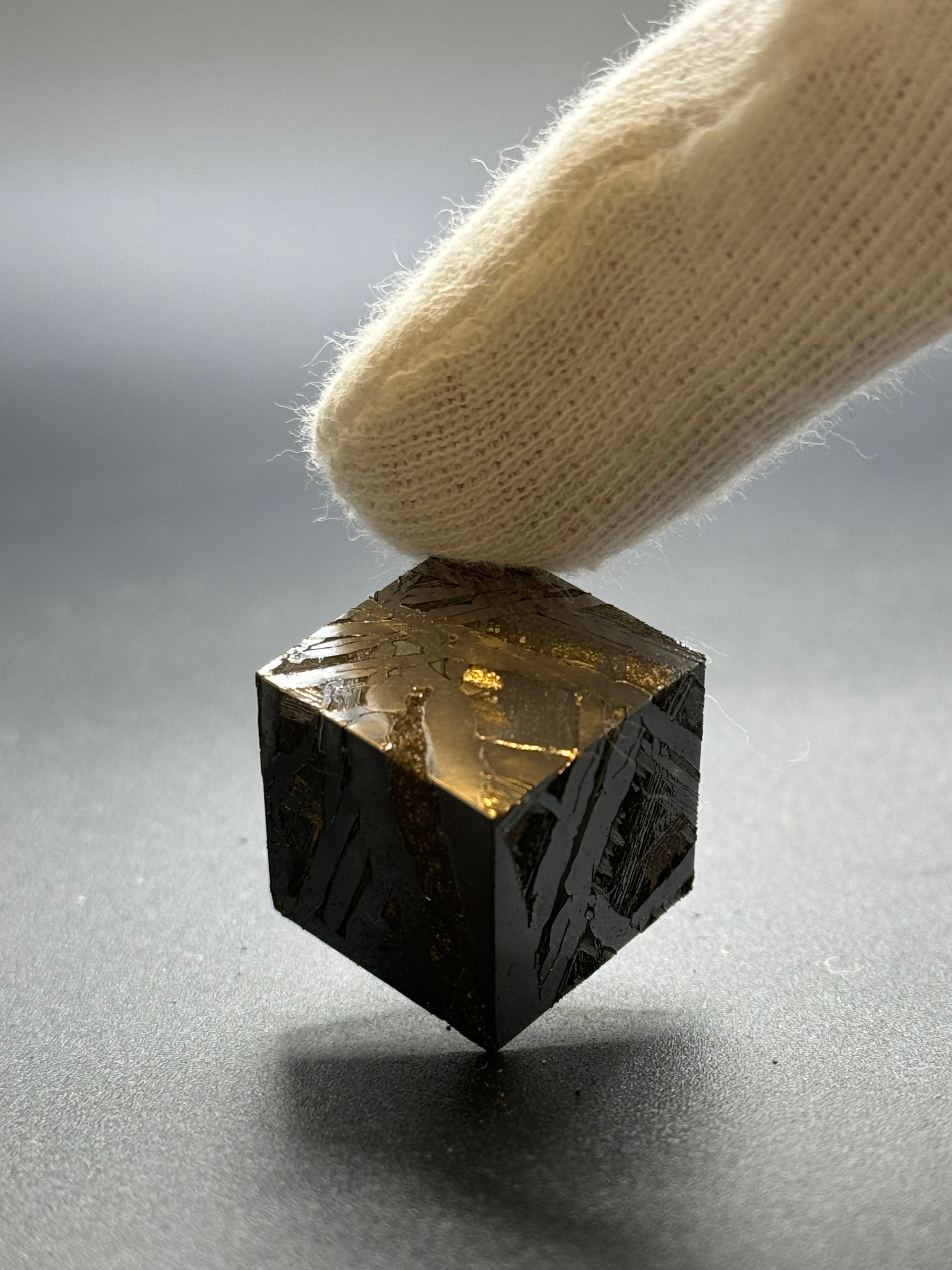 SEYMCHAN METEORITE, MAGADAN REGION, RUSSIA. 52 GRAMS CUBE.