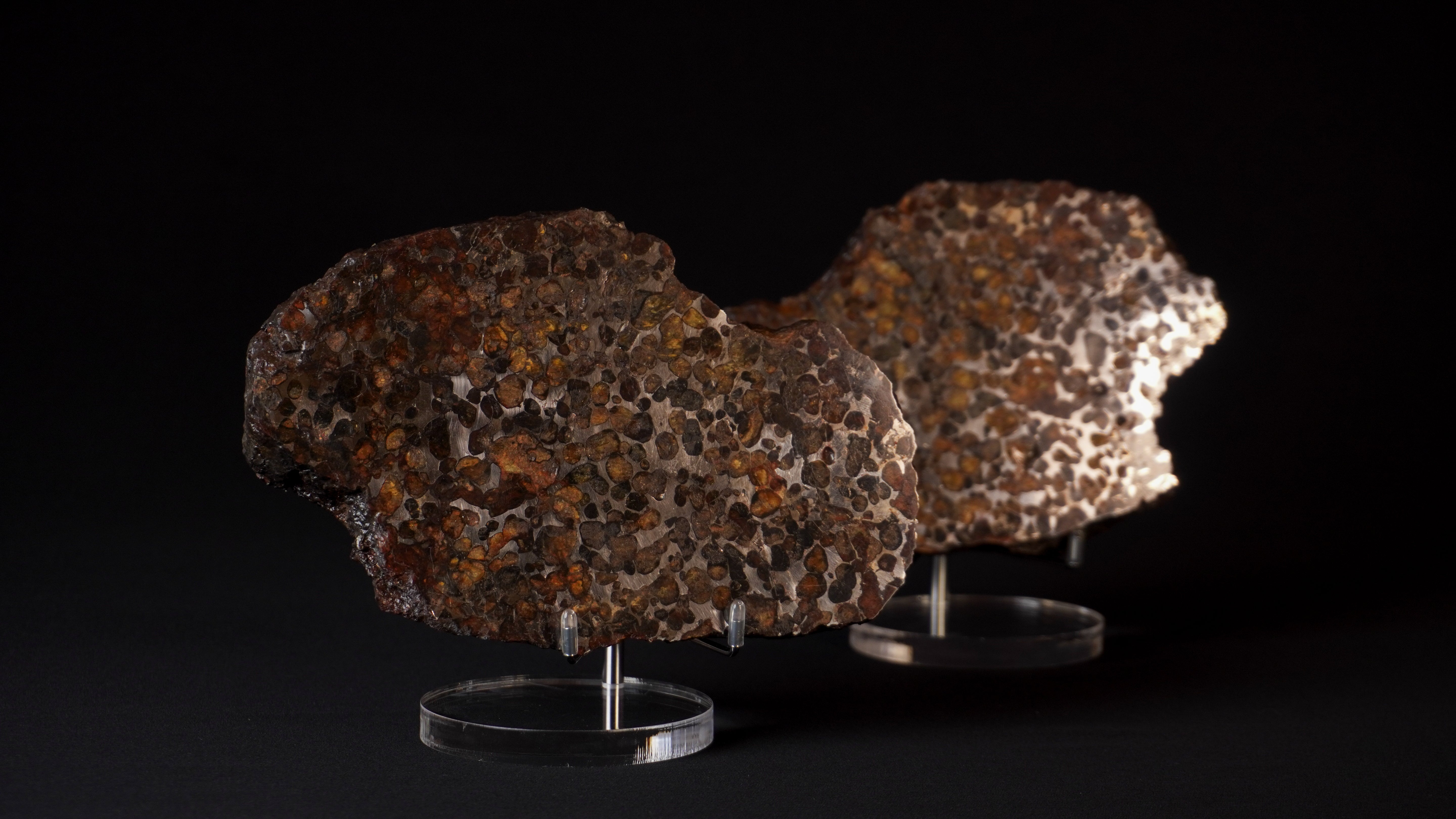 Full Sericho meteorite from Kenya, in two halves. Total weight: 3,057 grams.