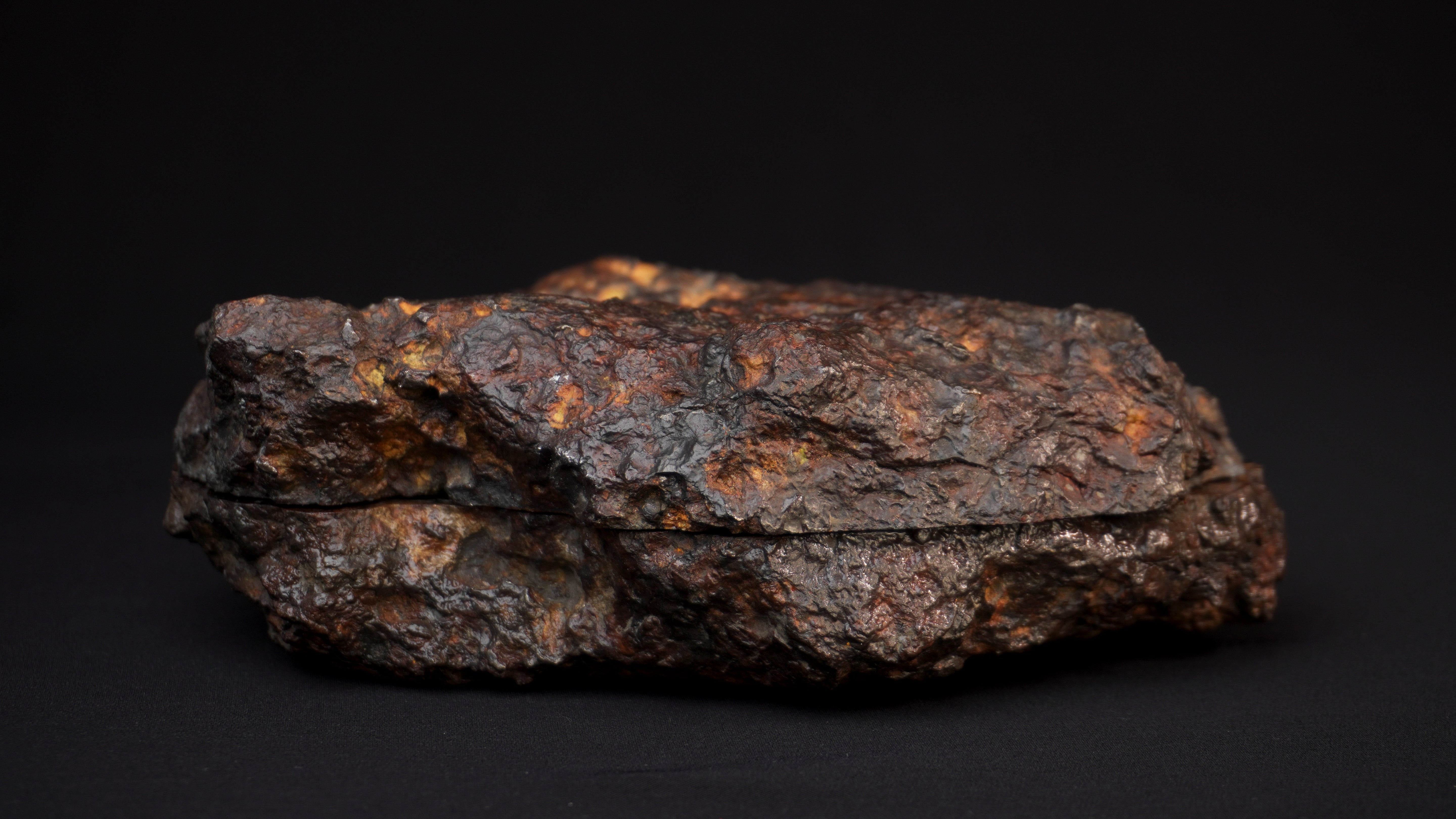 Full Sericho meteorite from Kenya, in two halves. Total weight: 3,057 grams.