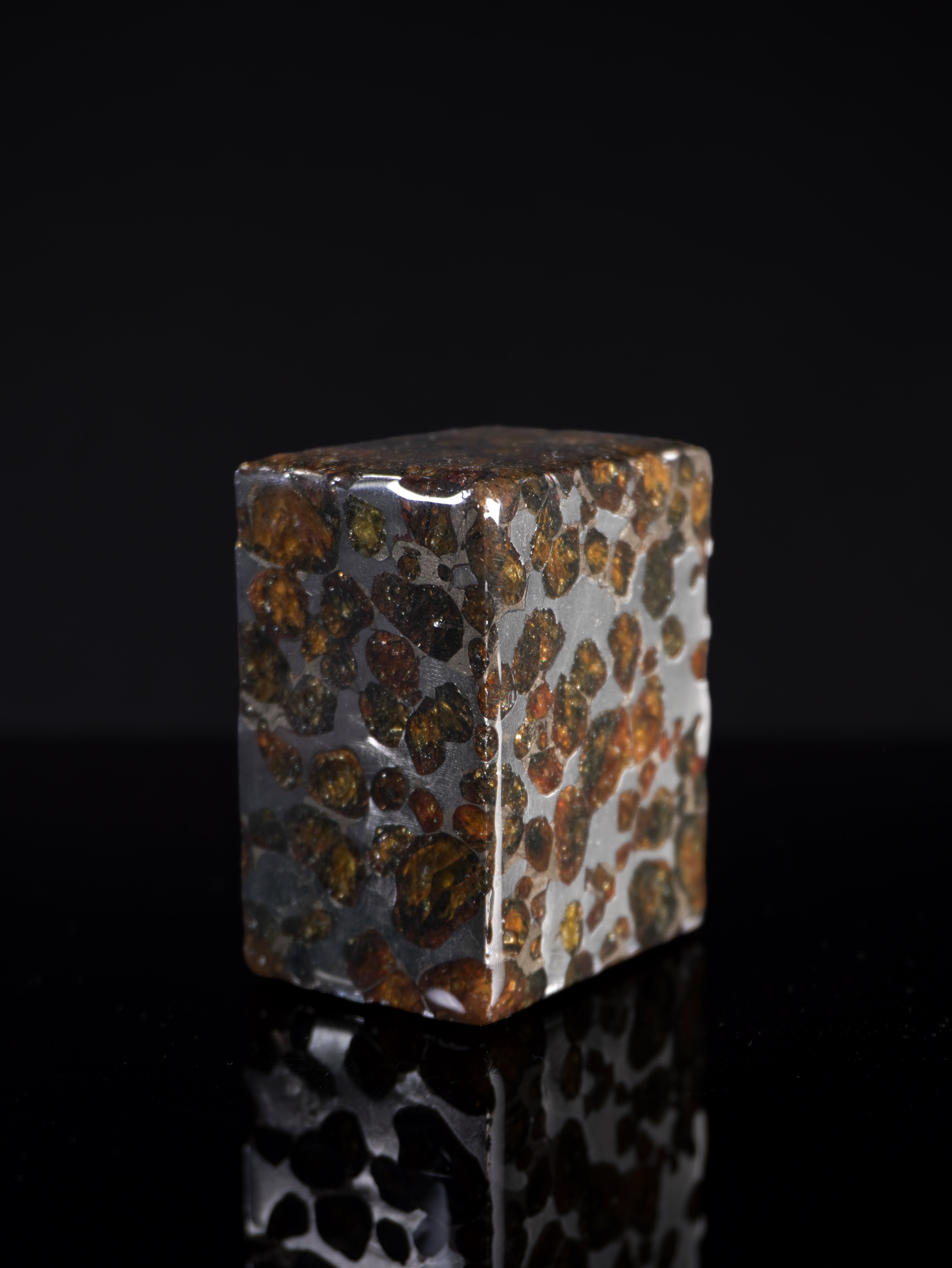 SERICHO PALLASITE METEORITE, KENYA. 258 GRAMS CUBE