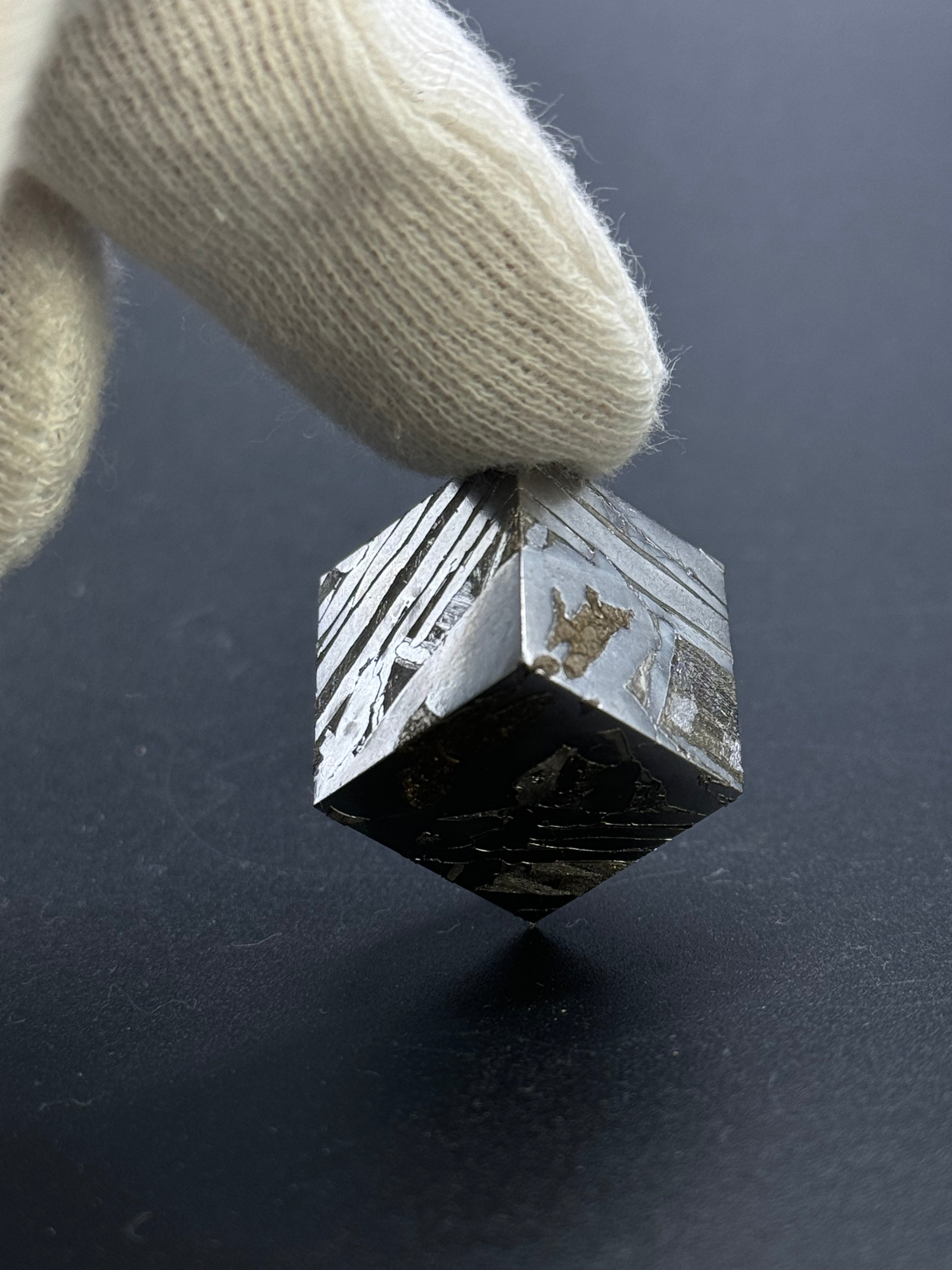 SEYMCHAN METEORITE, MAGADAN REGION, RUSSIA. 52 GRAMS CUBE.